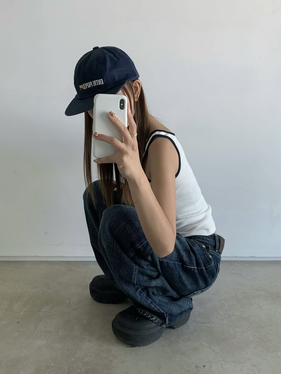 Crocs Stomp Clog Black, entripaper Logo Cap Navy 착용 스타일