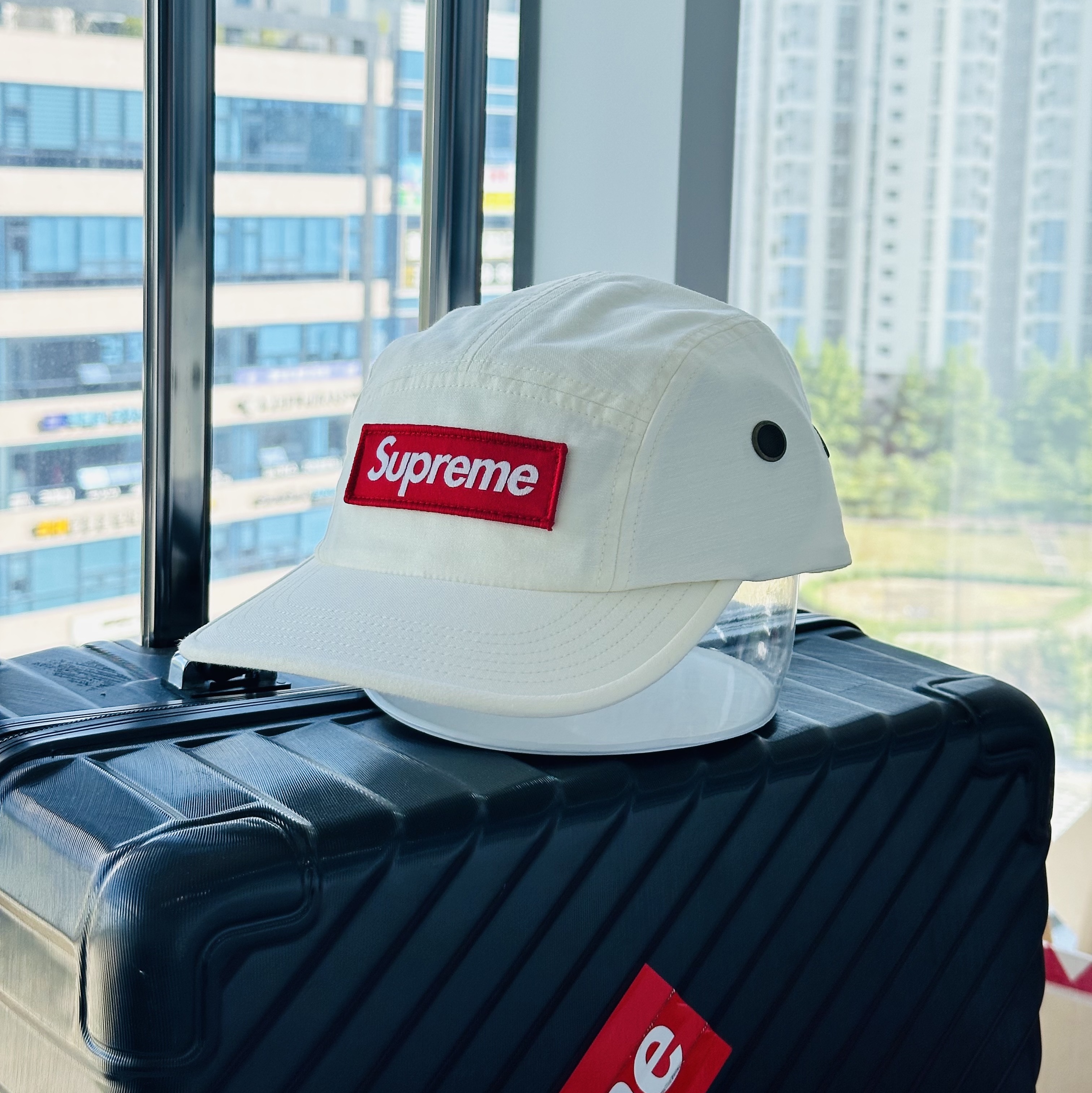 Supreme x Zoo York Camp Cap White - 25SS 착용 스타일 - 1