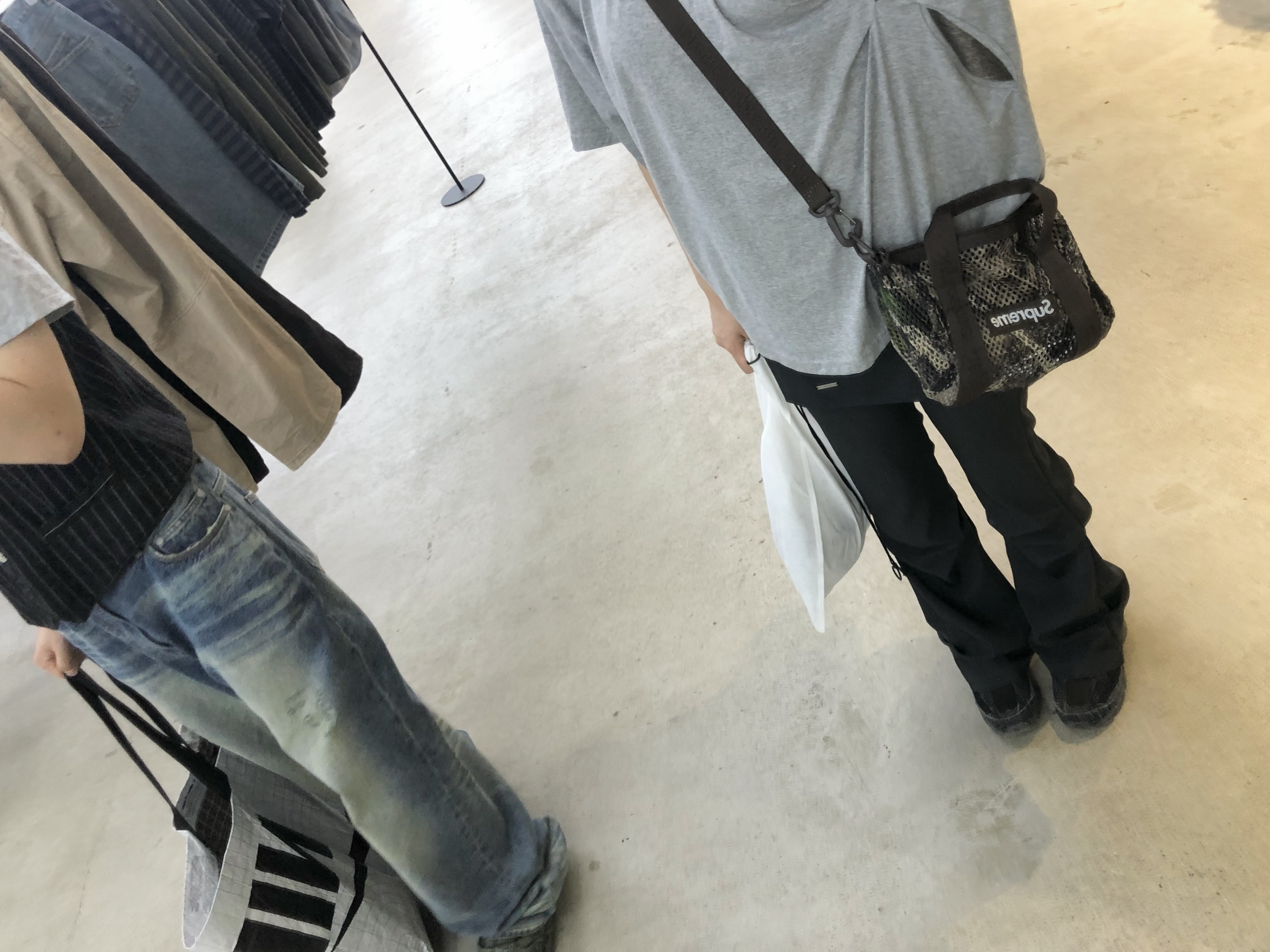 Supreme Mesh Mini Duffle Bag Truetimber Kanati Camo - 25SS 착용 스타일