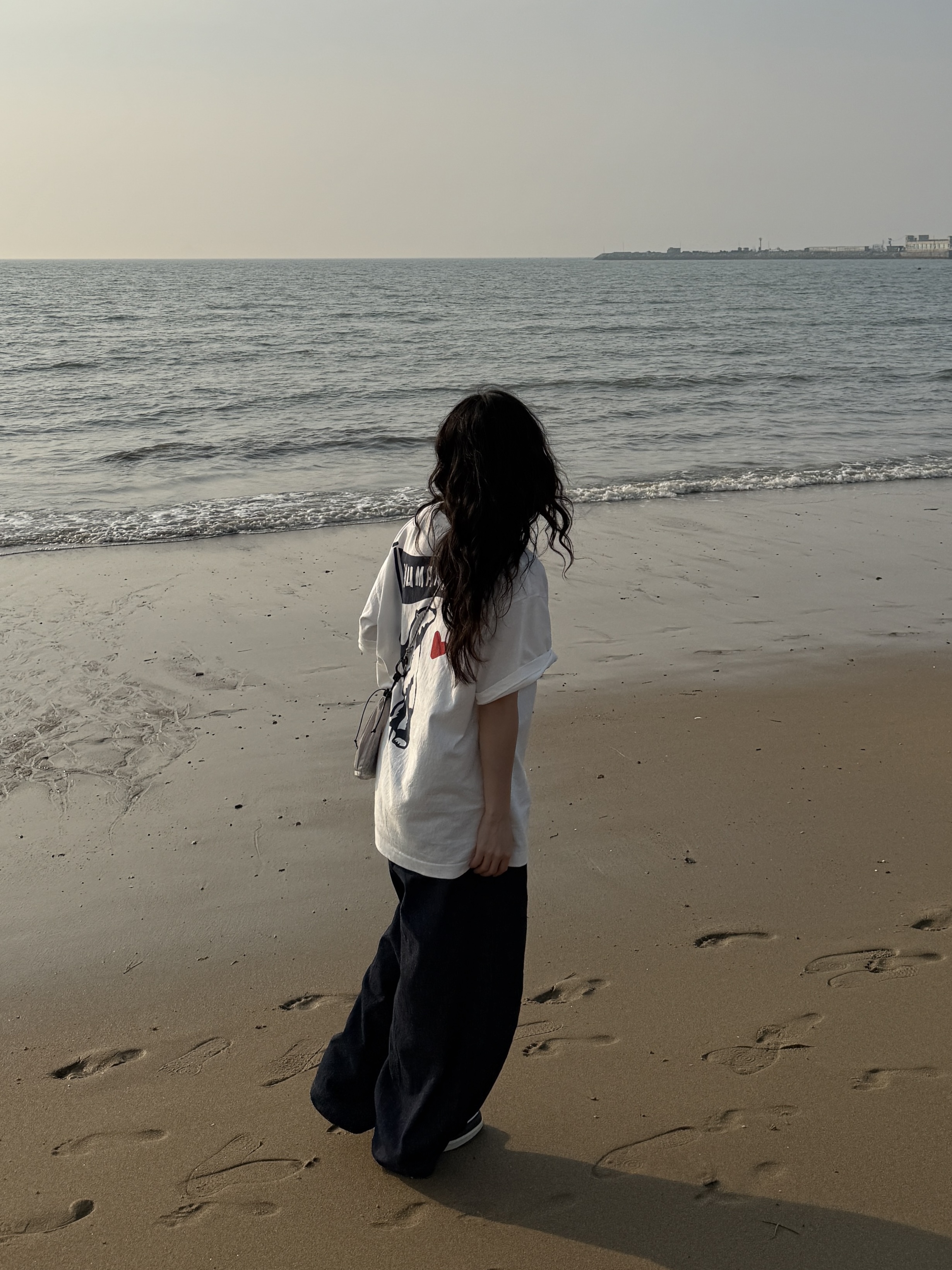 Human Made Graphic T-Shirt White, Needles H.D. Pants 6 Oz Denim Indigo 착용 스타일