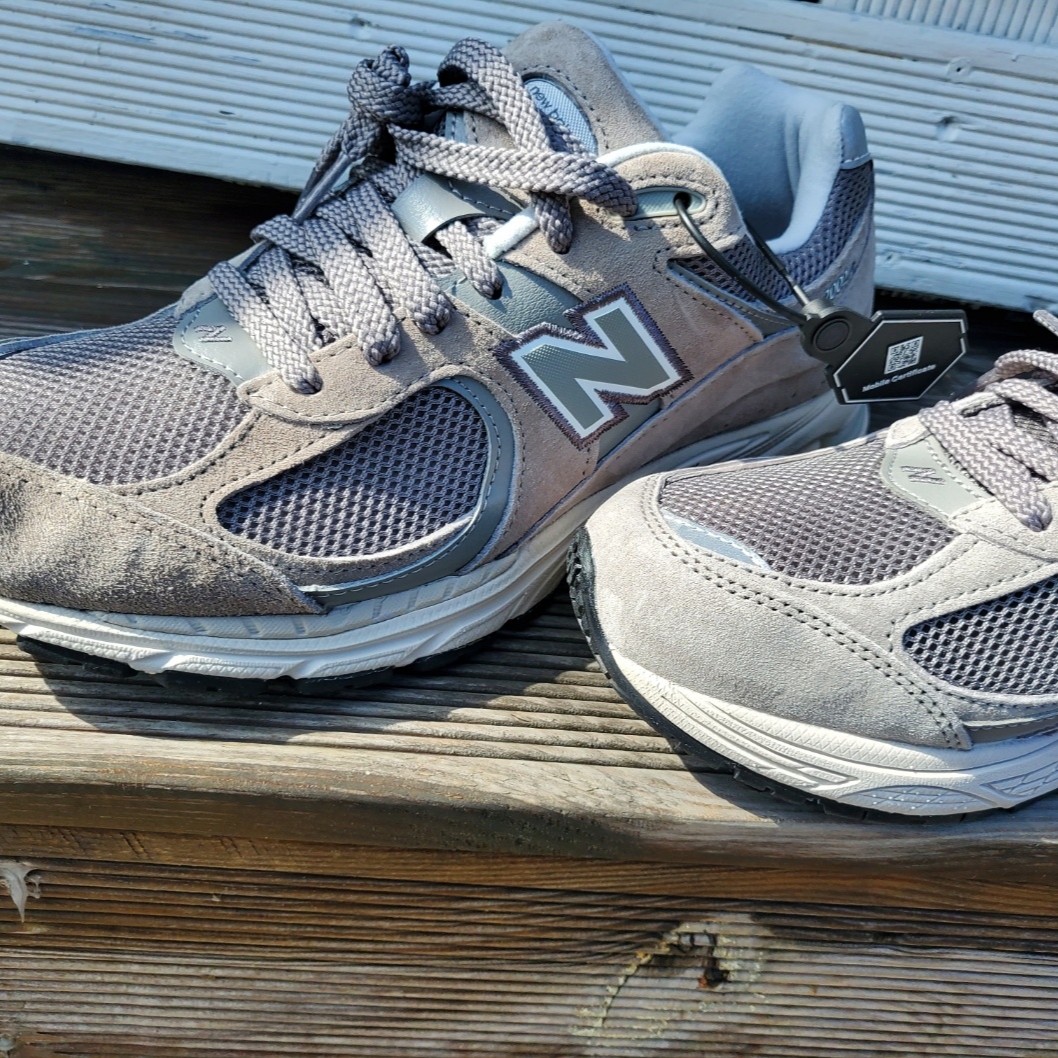New Balance 2002R Grey 착용 스타일 - 3