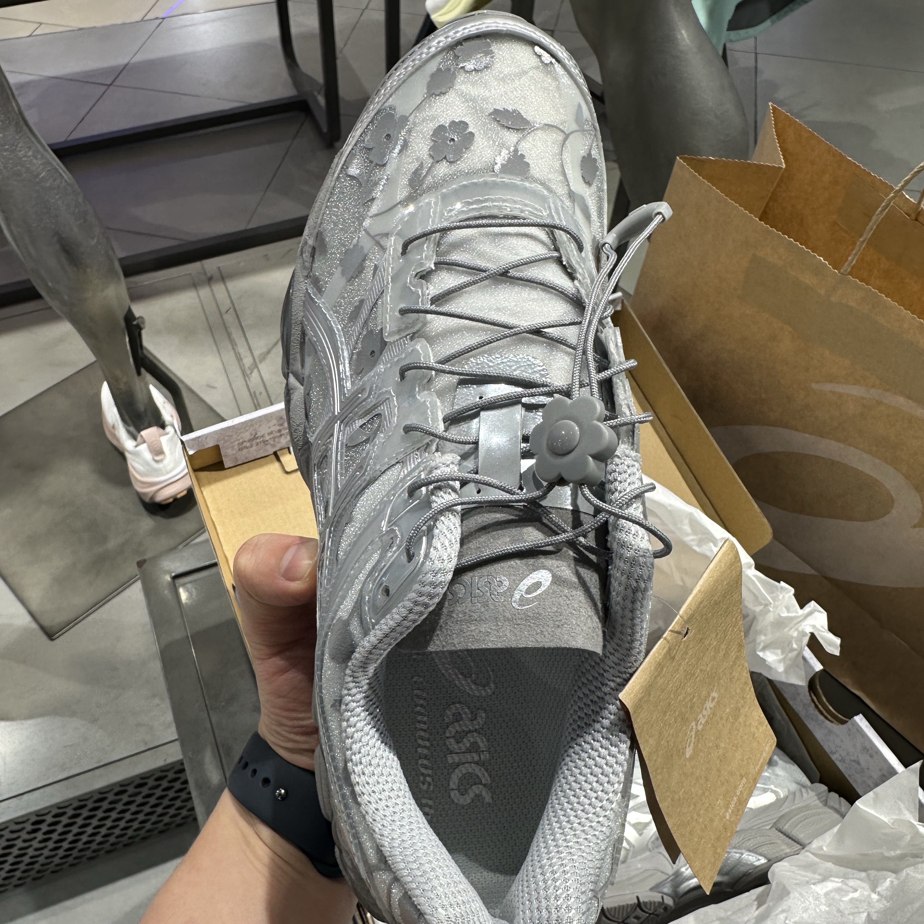 Asics x Cecilie Bahnsen Gel-Cumulus 16 Gray 착용 스타일 - 2