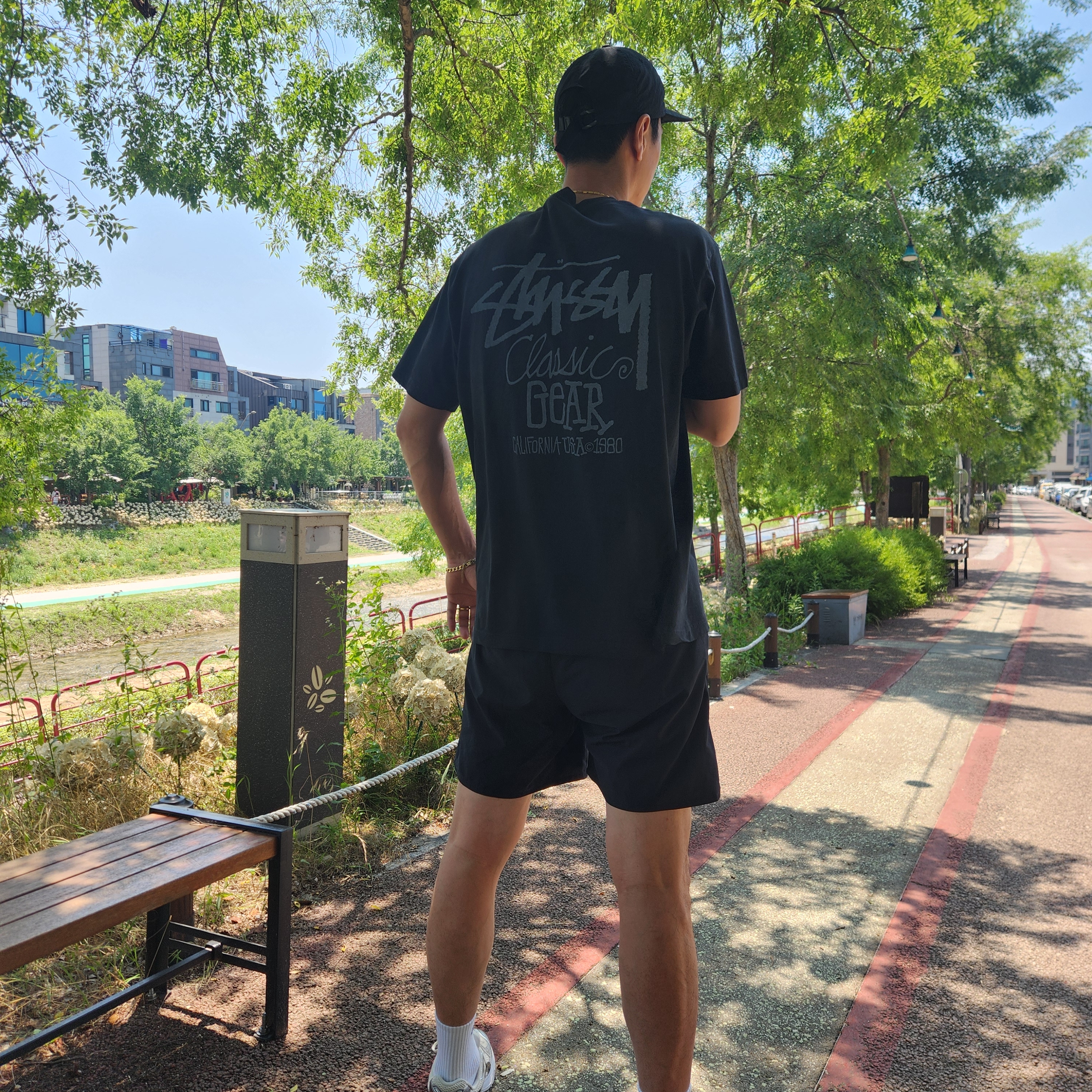 Stussy Pigment Dyed Classic Gear T-Shirt Black 착용 스타일 - 2
