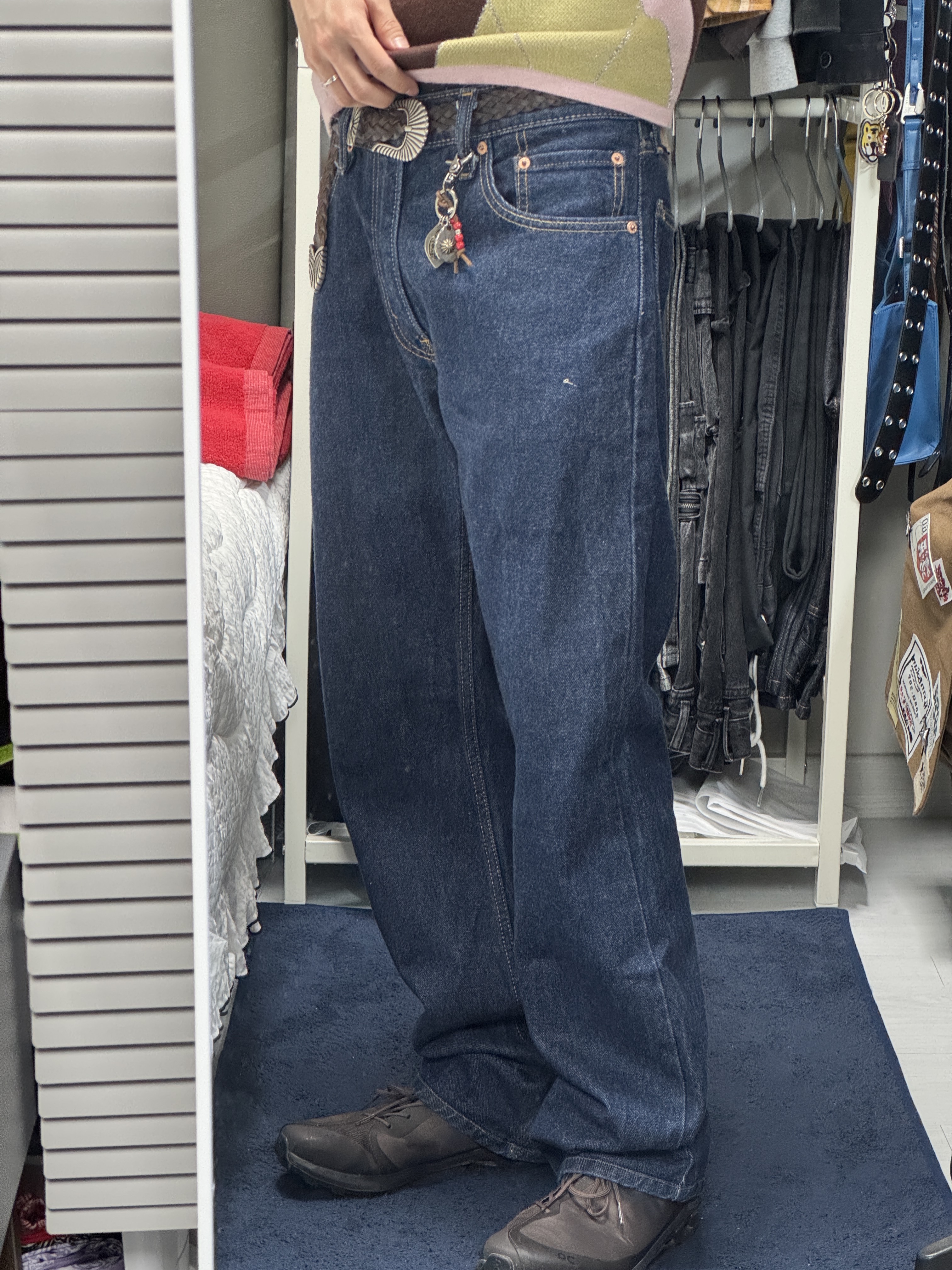 On Running x Post Archive Faction (Paf) Cloudventure Peak Cacao Espresso, Levi's 501 Original Fit Jean Midium Indigo 착용 스타일 - 4