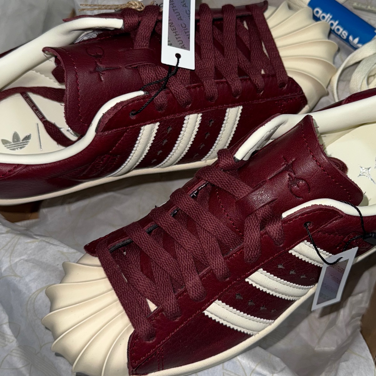 Thug Club Wind Soldier Black, Adidas x Thug Club Superstar Vintage Collegiate Burgundy Cream White 착용 스타일 - 2