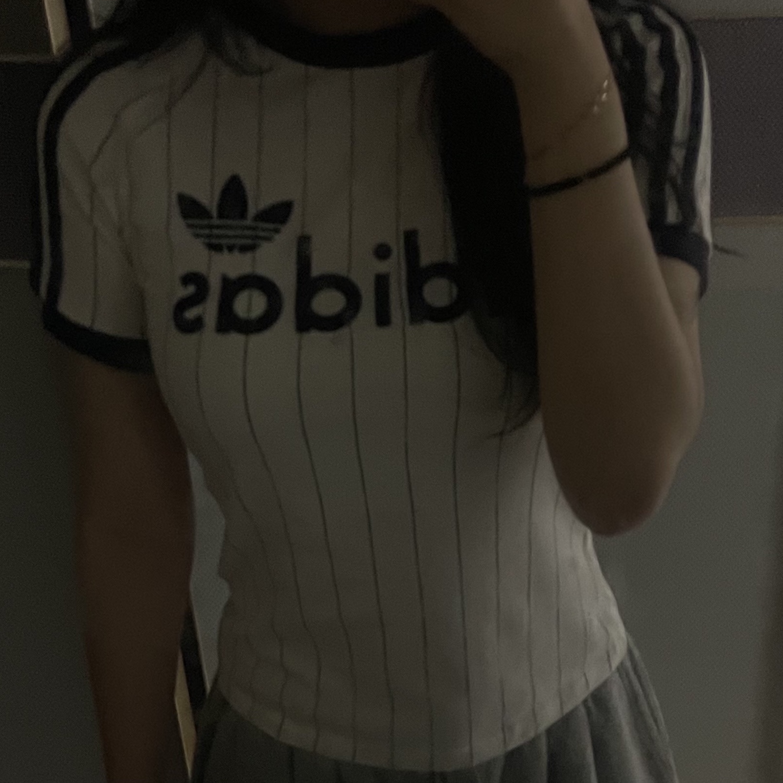 (W) Adidas Linear Cali Graphic T-Shirt Off White Night Indigo - KR Sizing 착용 스타일
