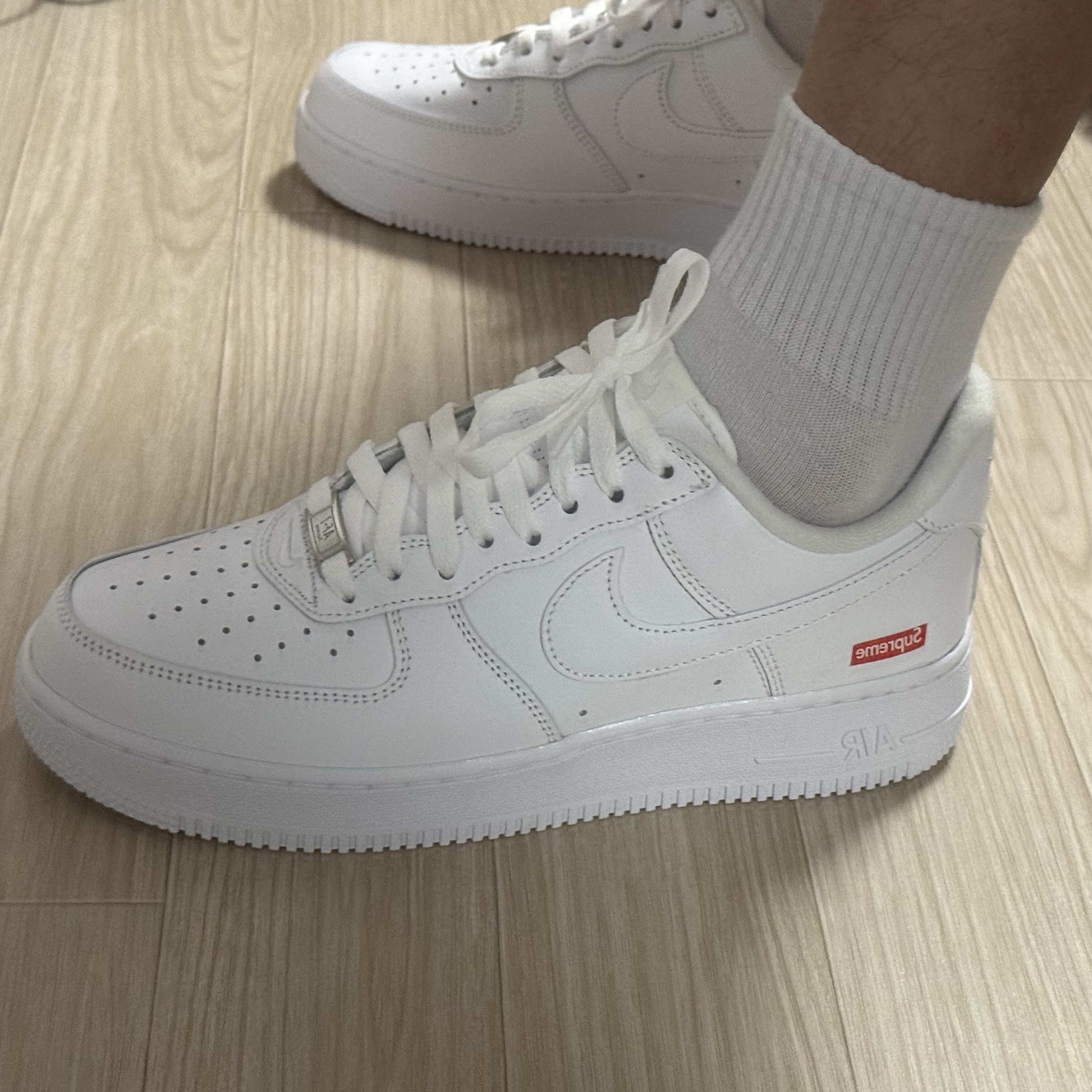 Nike x Supreme Air Force 1 Low White 착용 스타일