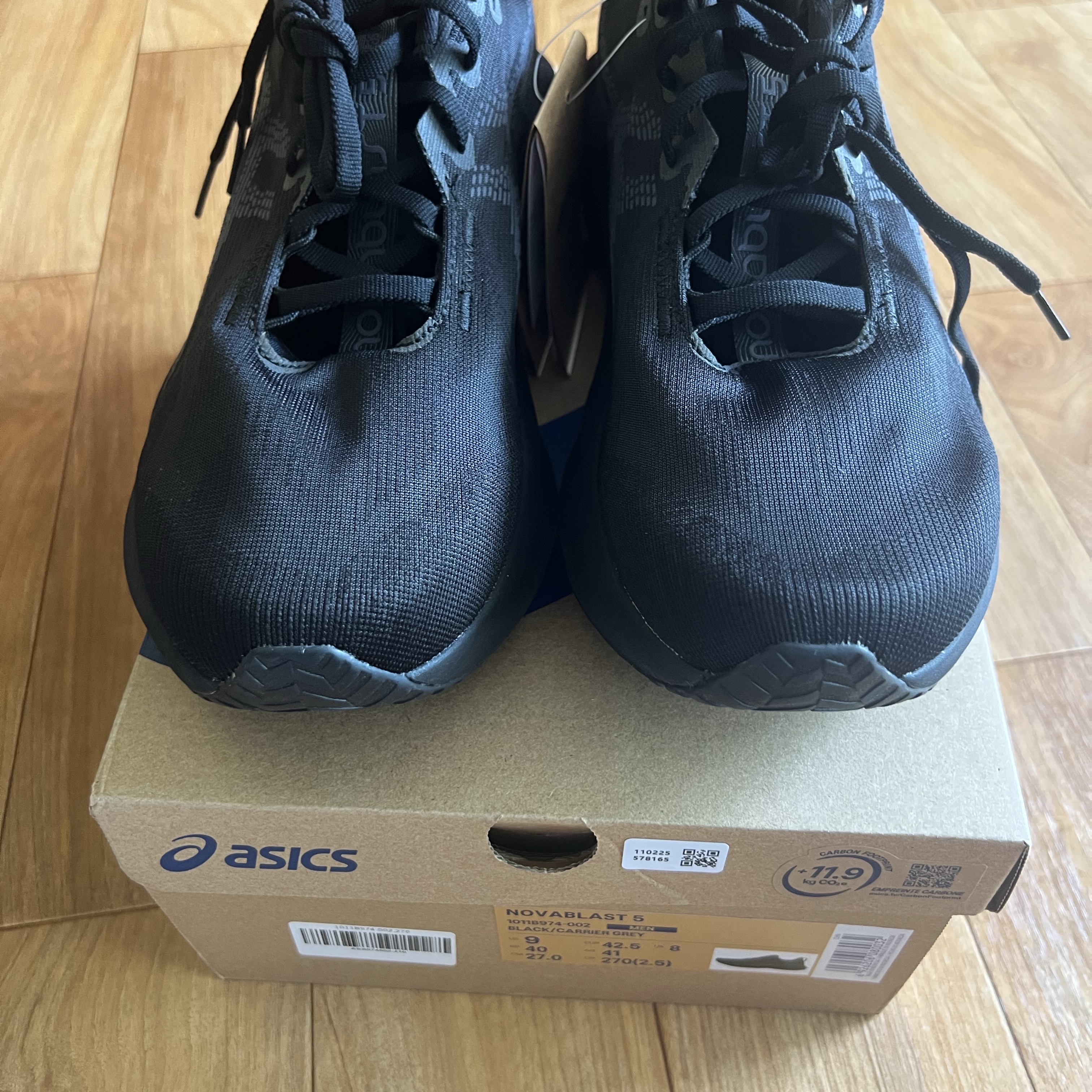 Asics Novablast 5 Black Carrier Grey 착용 스타일 - 2
