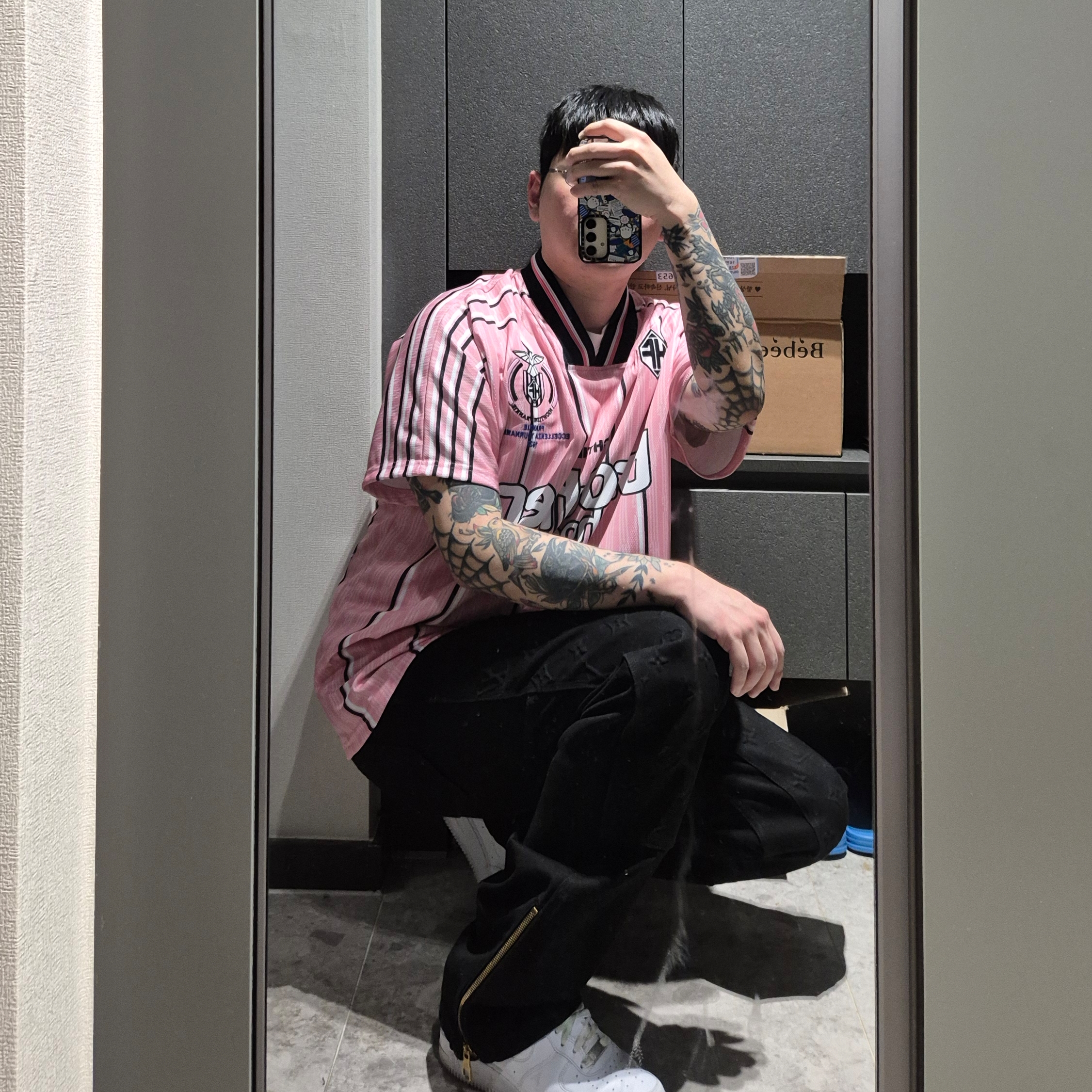 HIGHTIDE FRANKIE Frankie  FC Jersey T-shirt Pink, Nike Air Force 1 '07 Low White 착용 스타일