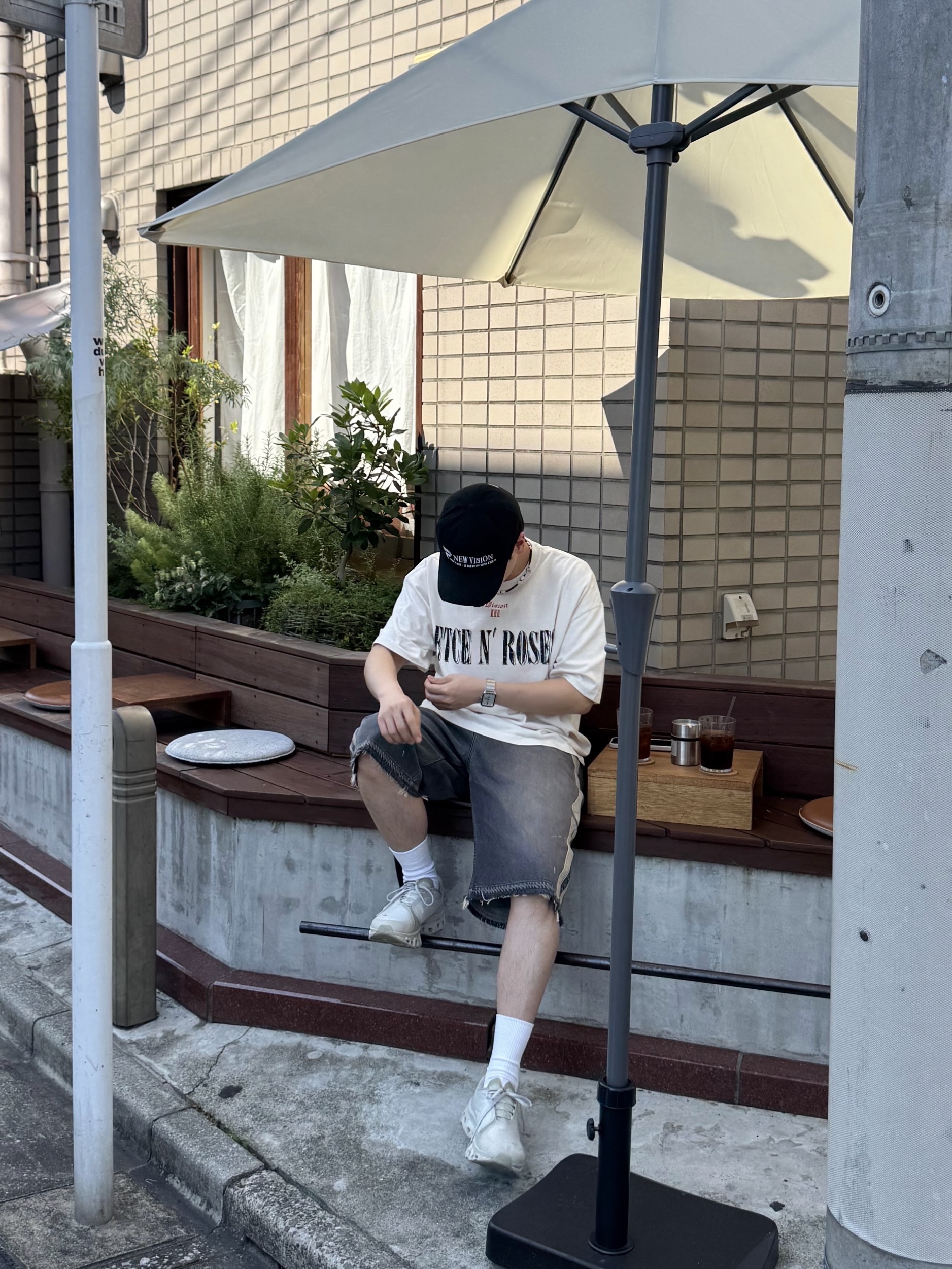 Kapital 14 oz. Denim 5P Bone Embroidery Short Pants Black, On Running x Post Archive Faction (Paf) Cloudmonster 2 Moondust Chalk 착용 스타일 - 2