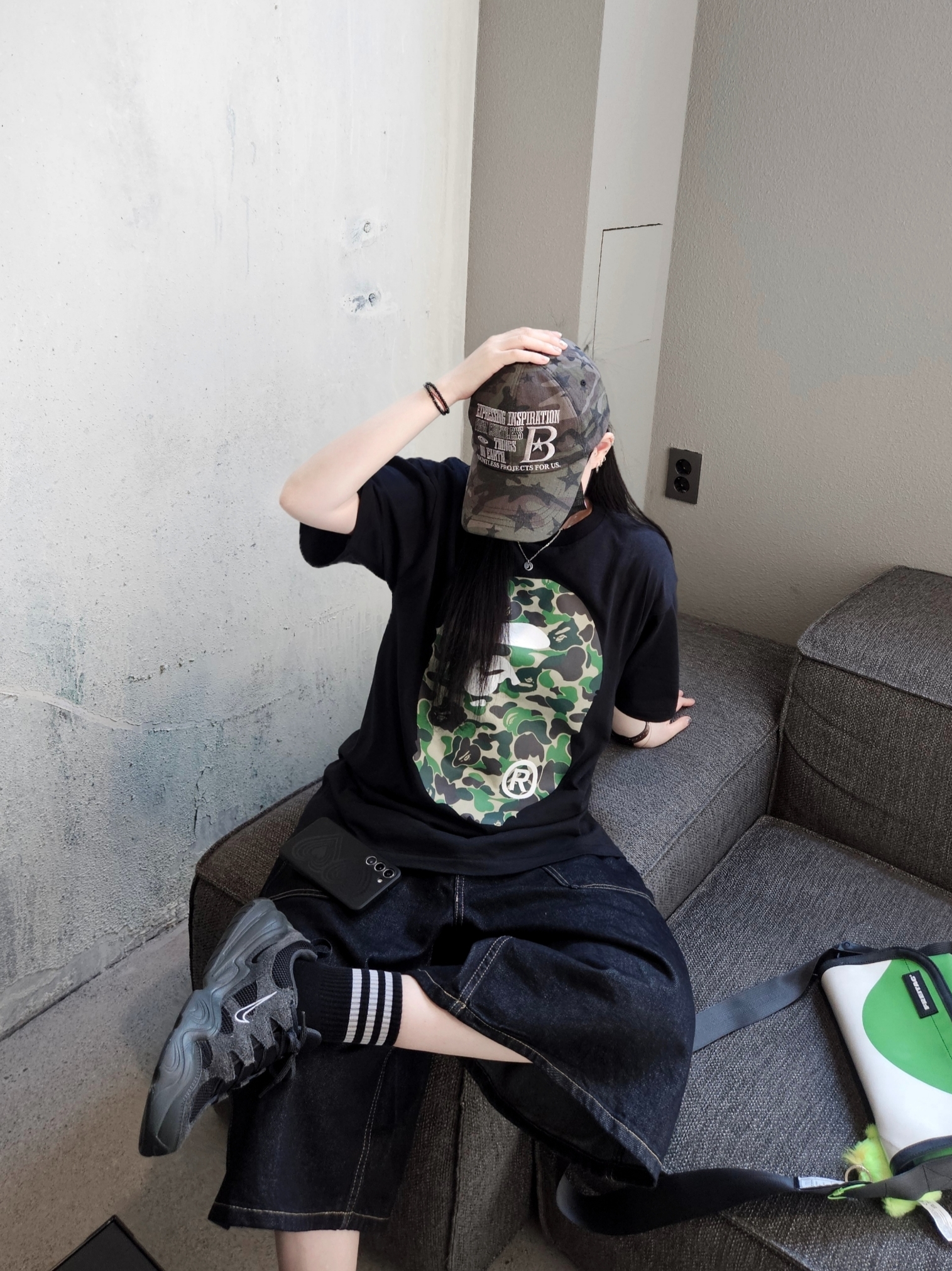 BAPE ABC Camo Big Ape Head T-Shirt Black Green, (W) Nike Tech Hera Anthracite Light Smoke Grey 착용 스타일 - 1