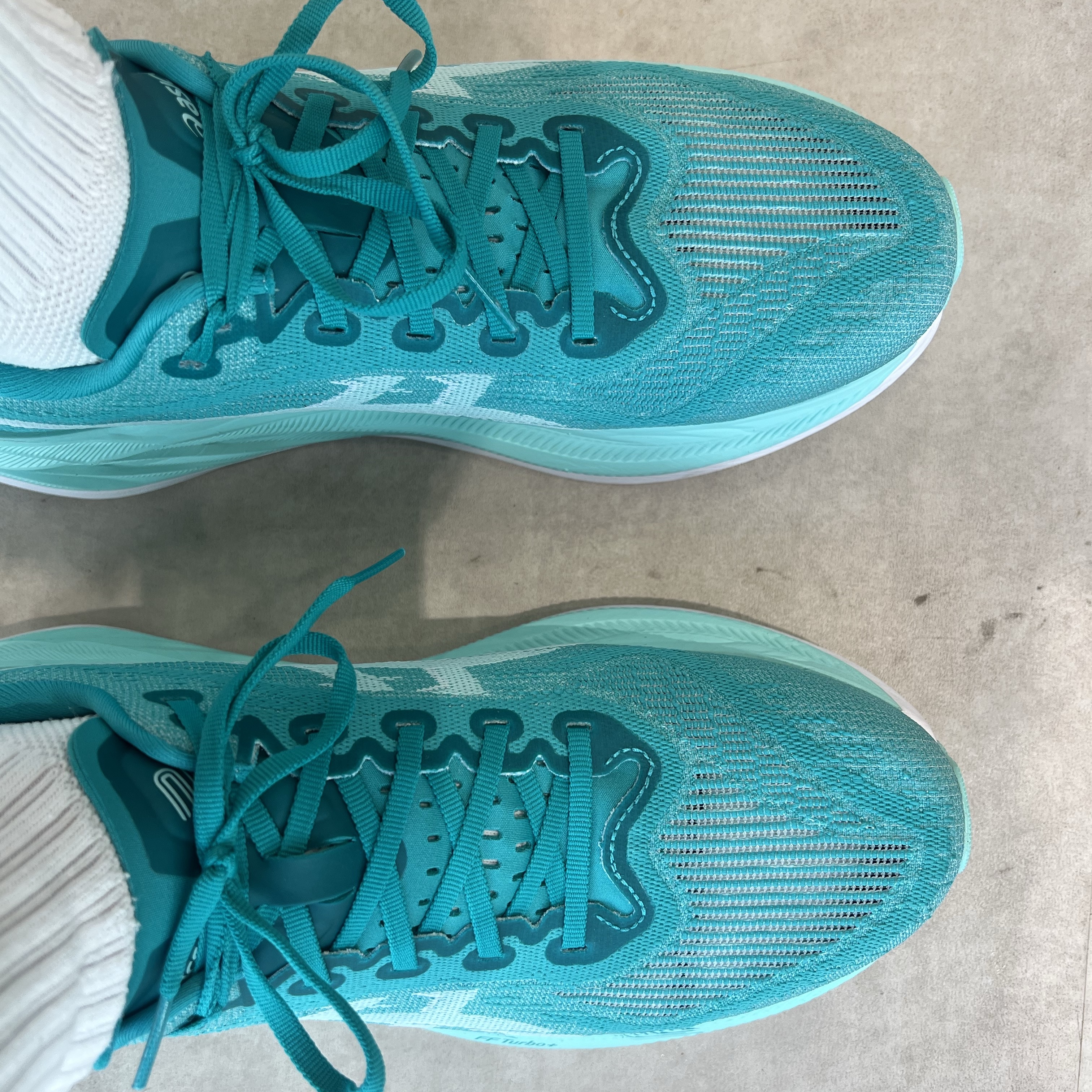 Asics Superblast 2 Wave Teal Illuminate Mint 착용 스타일