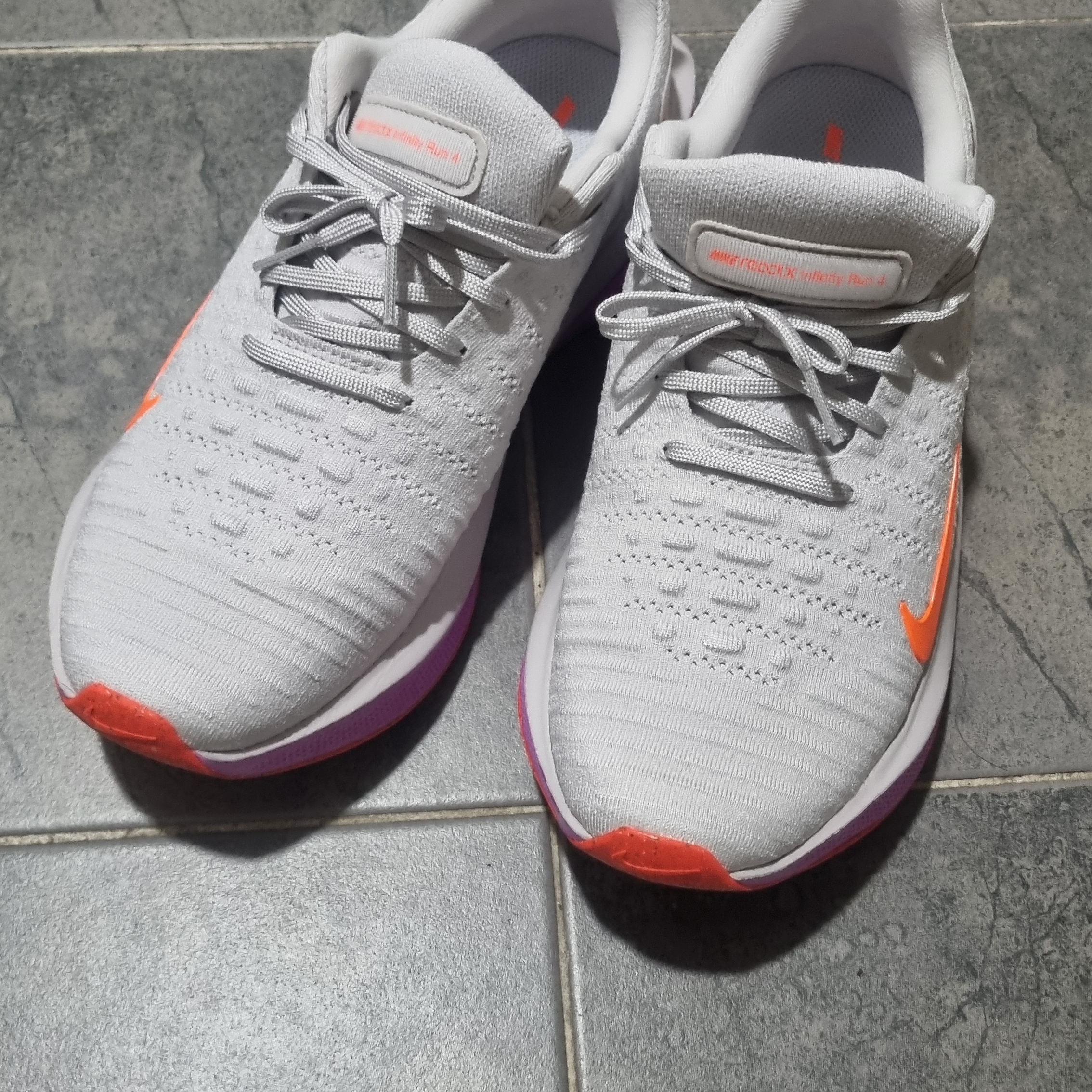 Nike ReactX Infinity Run 4 Vast Grey Hyper Violet 착용 스타일