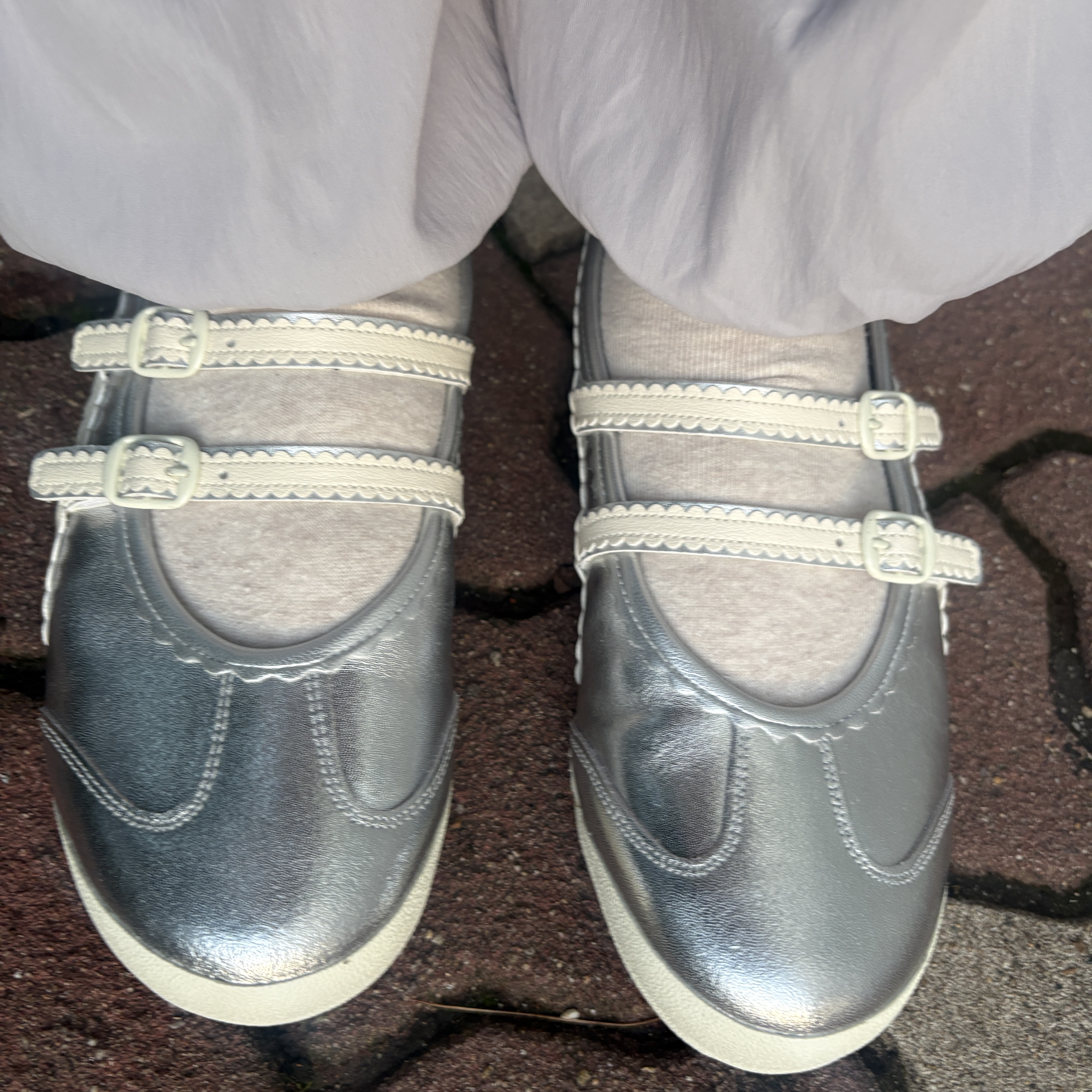 (W) Onitsuka Tiger Mexico 66 TGRS Silver Cream 착용 스타일