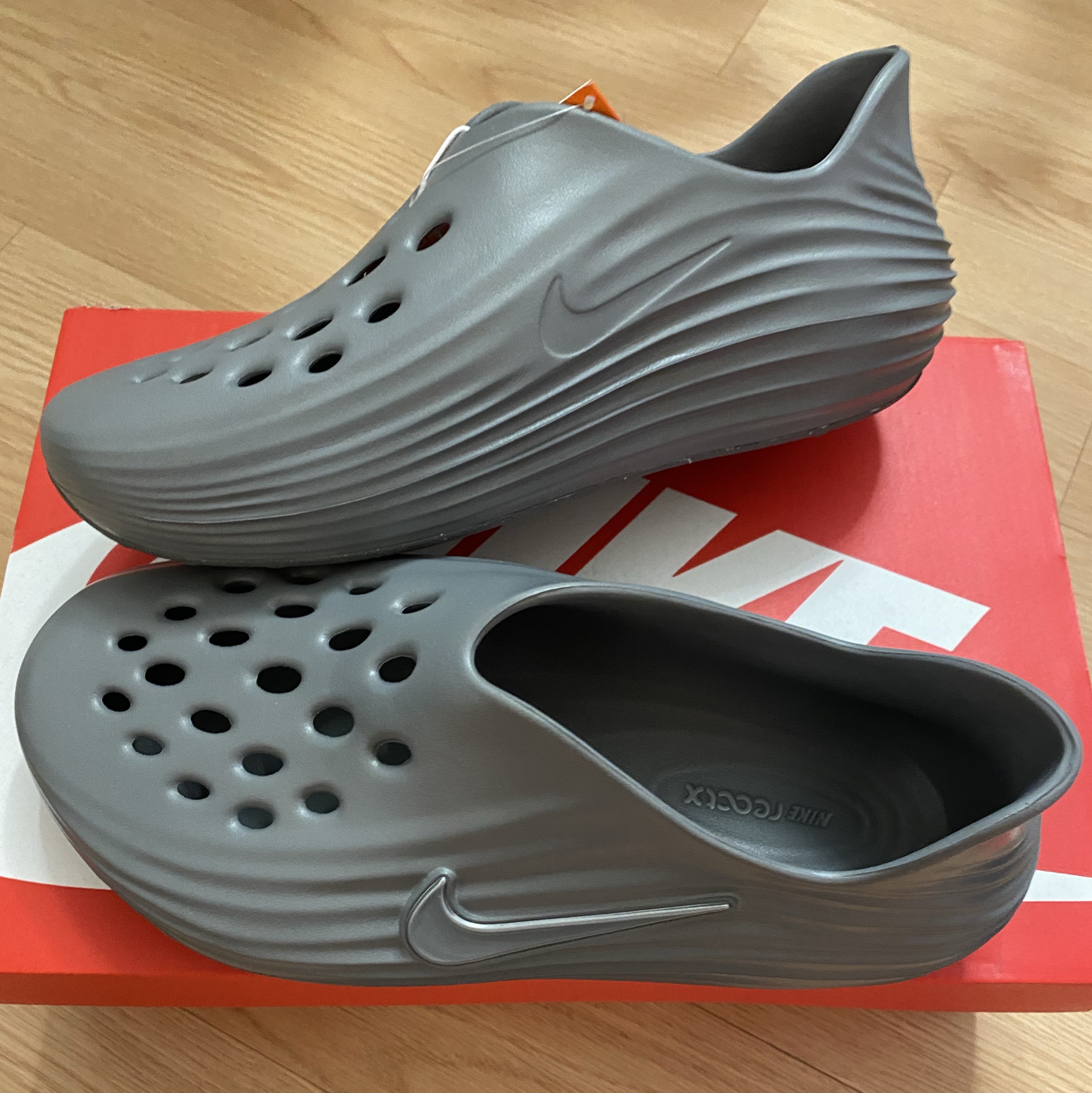 Nike ReactX Rejuven8 Smoke Grey 착용 스타일
