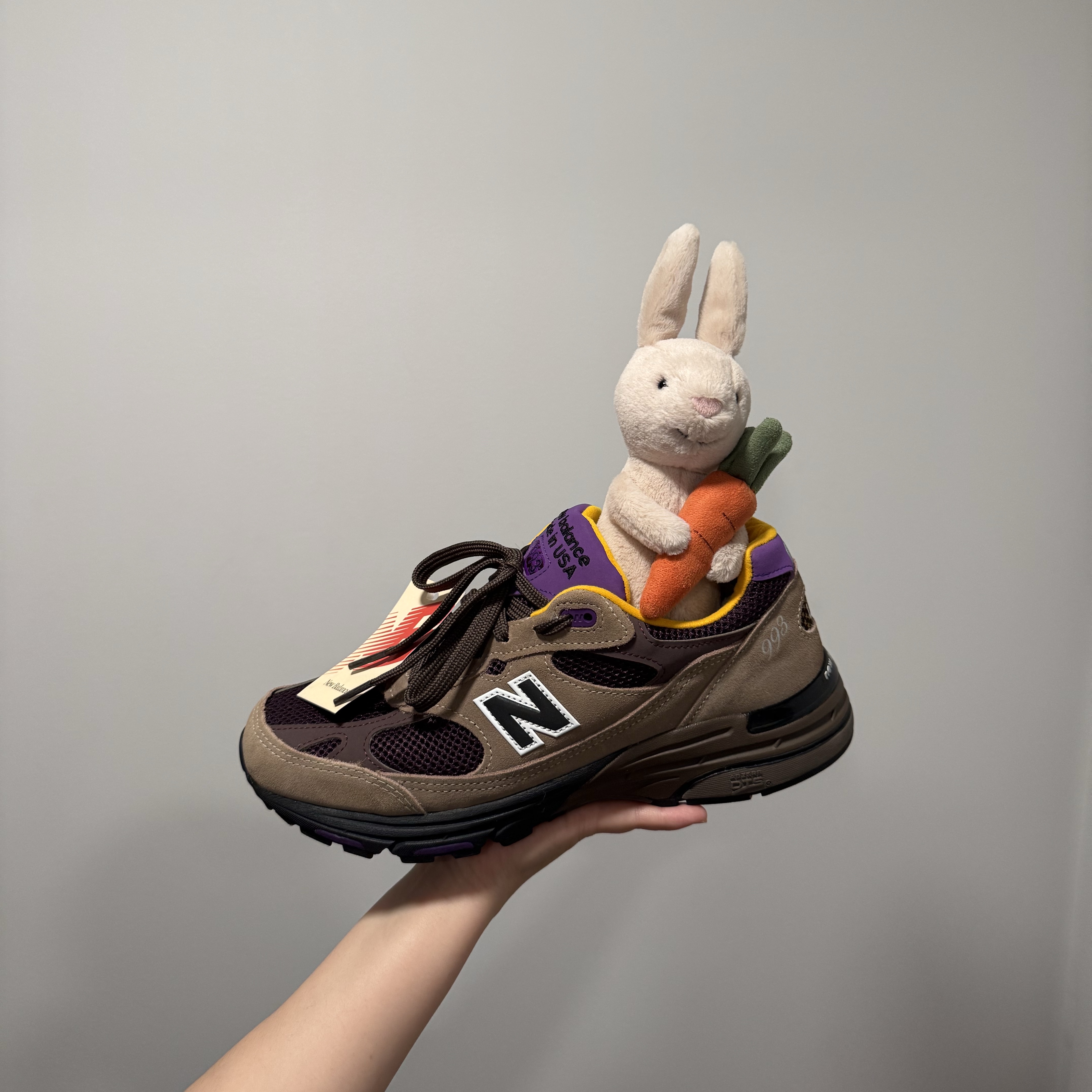 New Balance 993 Made in USA Mushroon Midnight Violet 착용 스타일