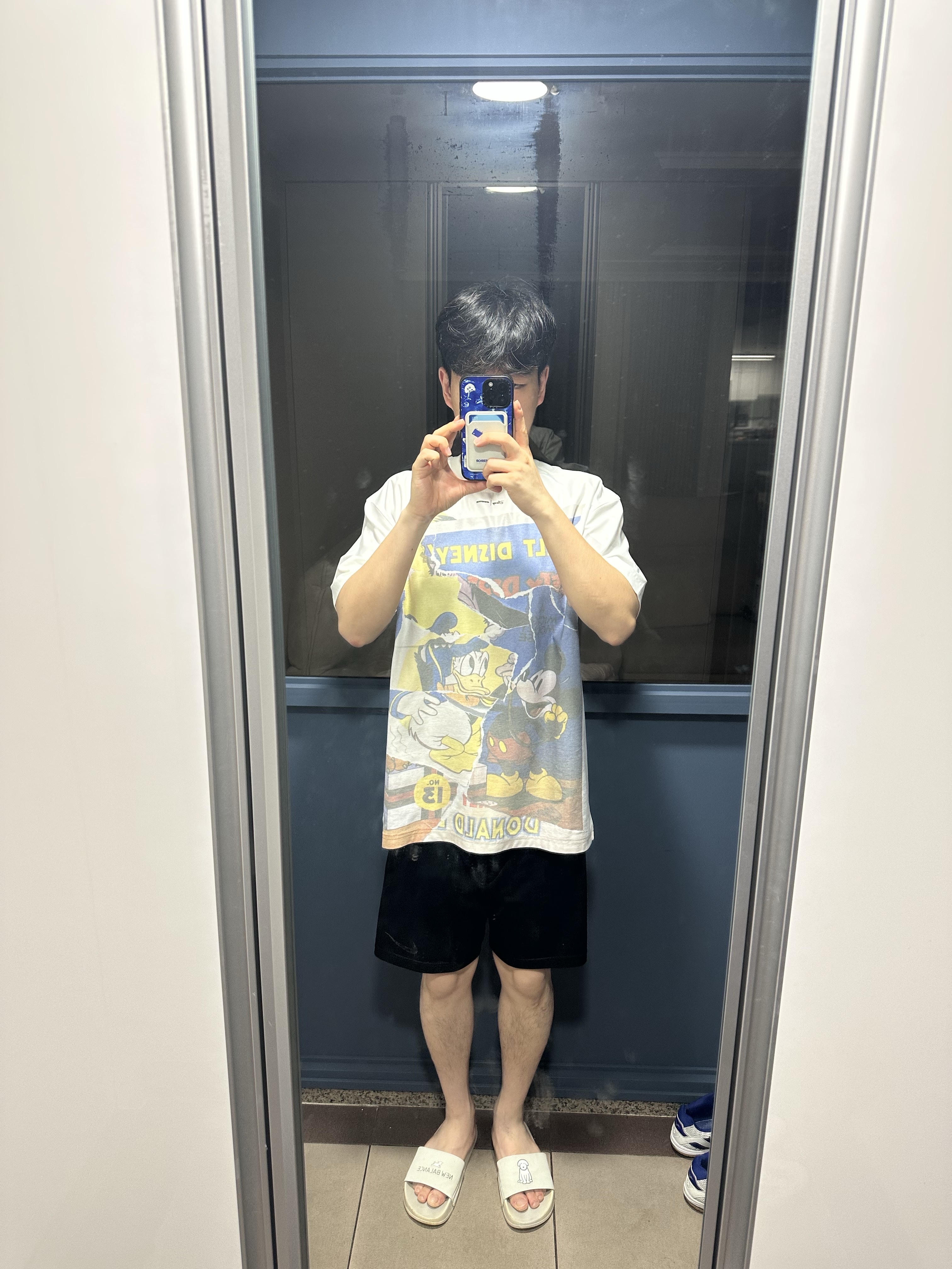 Ader Error x Disney Mickey & Donald T-Shirt 01 Off White 착용 스타일
