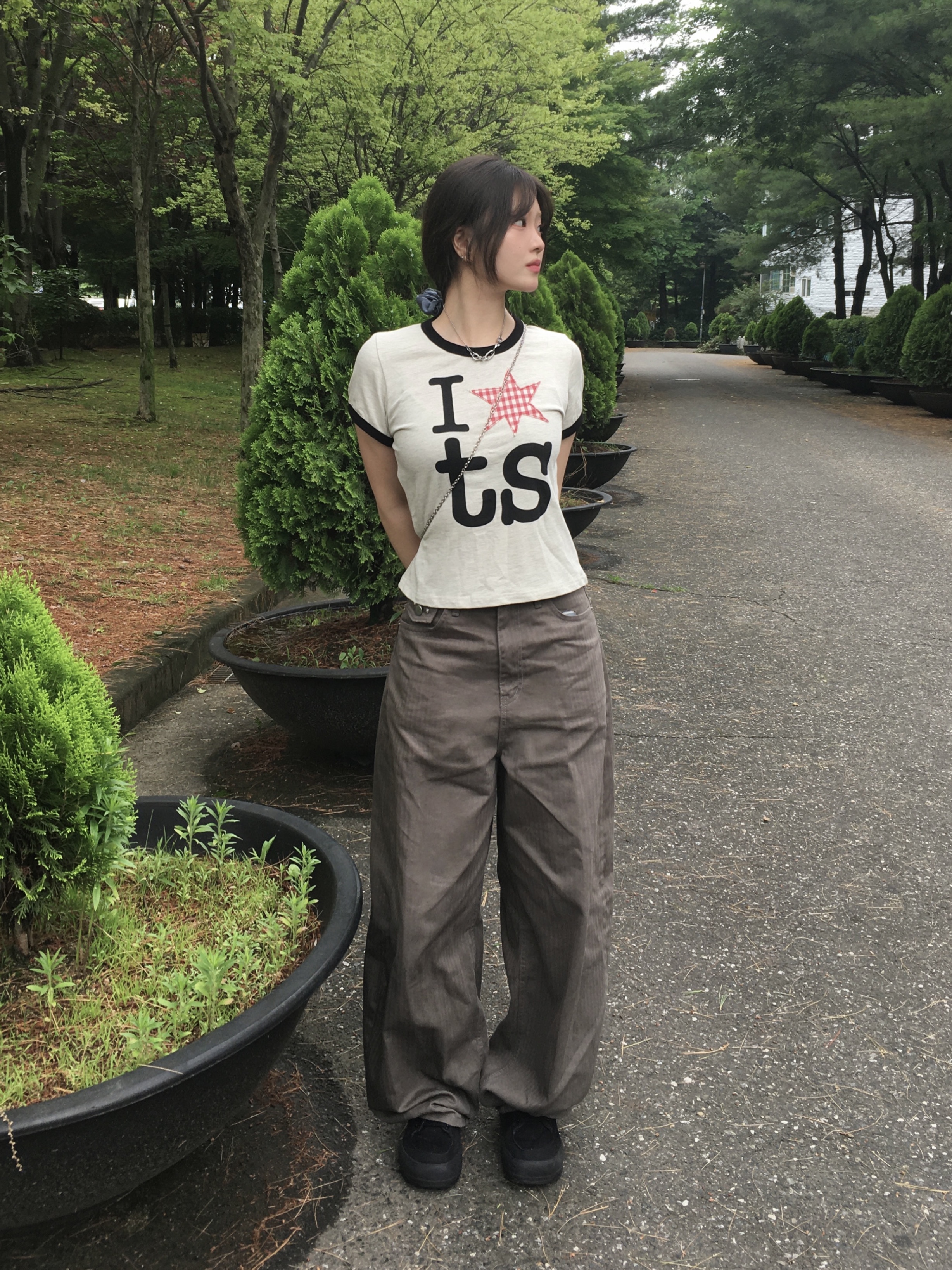 Sentiments No.346 Necklace Silver, Sou Sou Canvas Soft Gamaguchi Bag Large Black (with 110cm Black Leather Strap) 착용 스타일 - 1