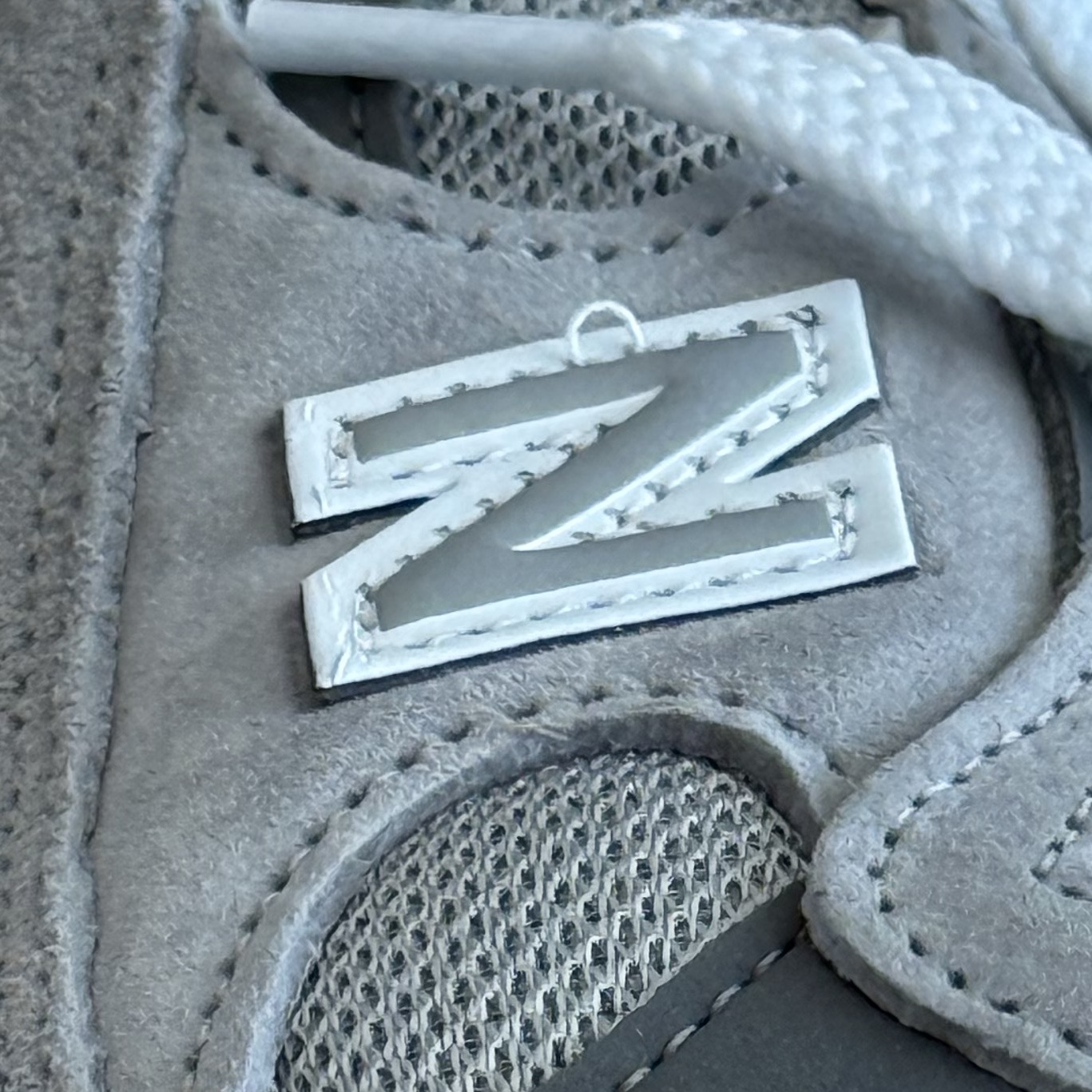 New Balance 992 Made in USA Core Grey Silver Metallic 착용 스타일