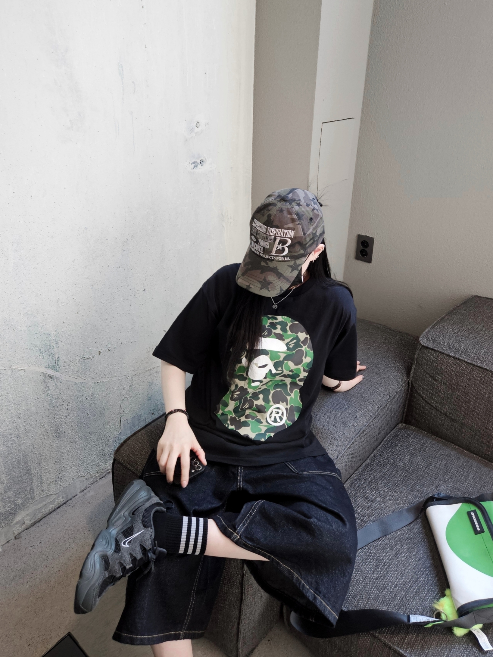 BAPE ABC Camo Big Ape Head T-Shirt Black Green, (W) Nike Tech Hera Anthracite Light Smoke Grey 착용 스타일 - 2