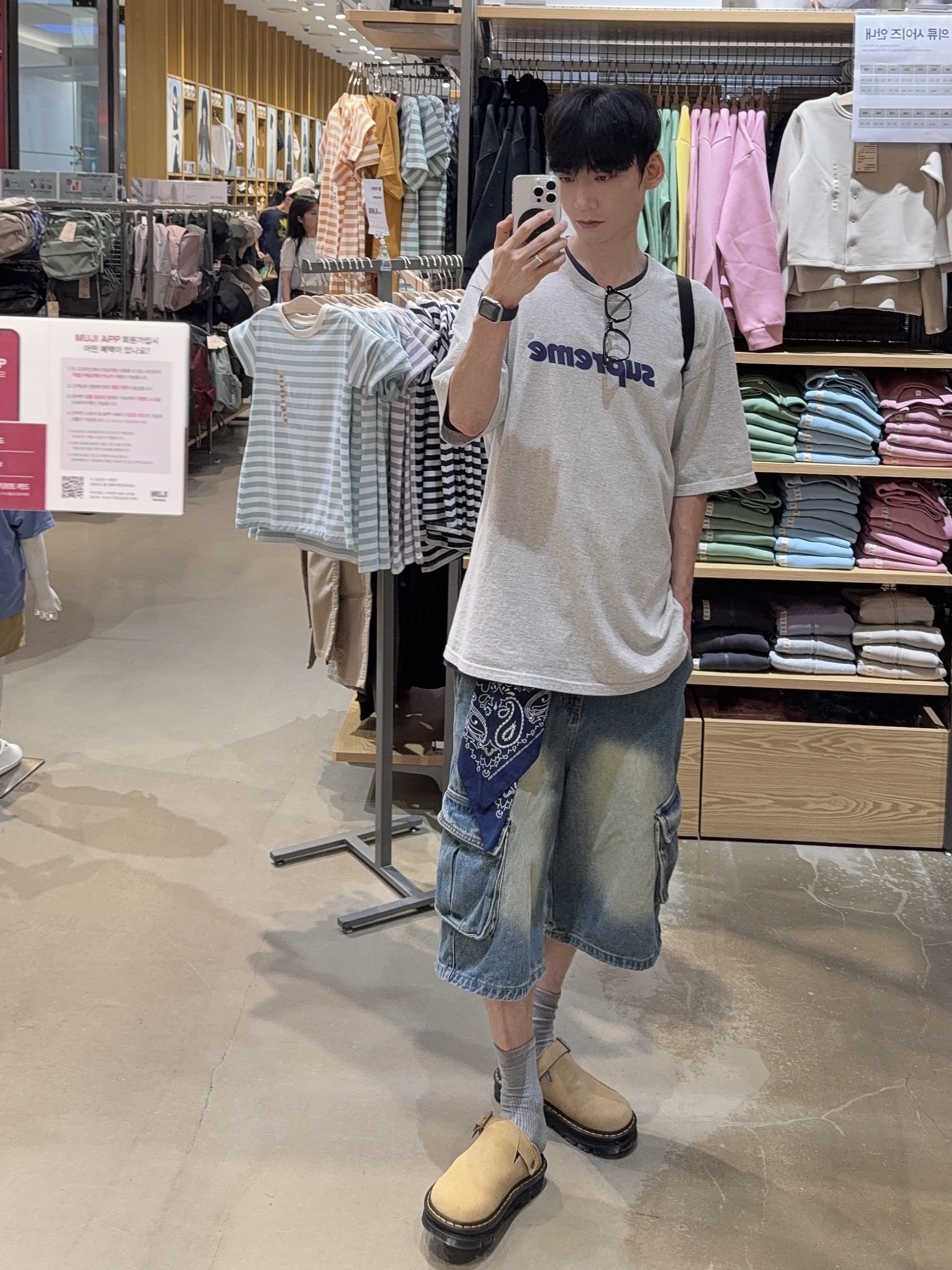 Dr. Martens Zebzag Suede Slingback Platform Mule Savannah Tan, Supreme Hav-A-Hank Bandanas Multicolor (Set of 3) - 24SS 착용 스타일 - 1
