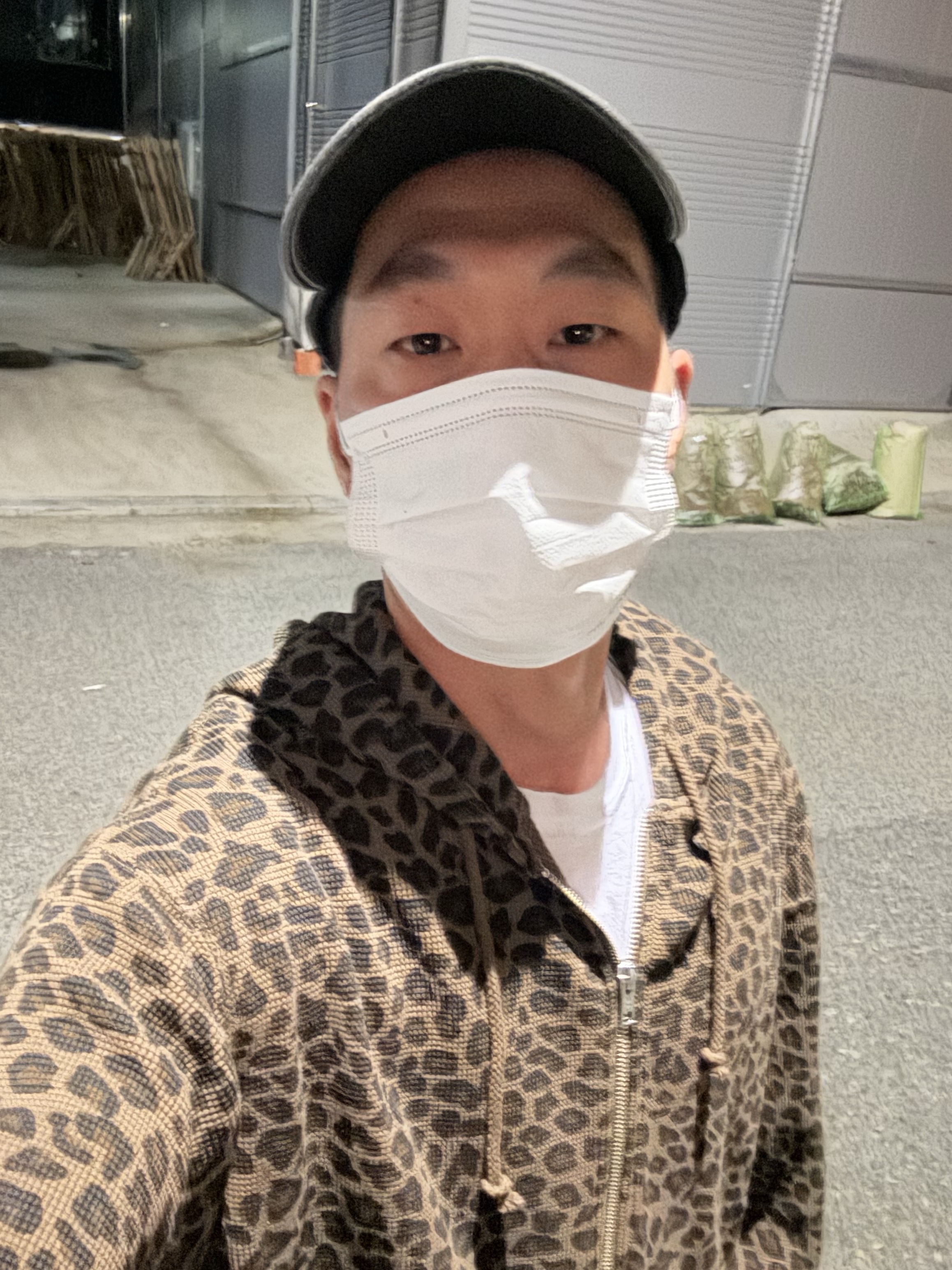 Supreme Pigment Dye 6-Panel Black - 25SS, Supreme Thermal Hooded Zip Up Leopard - 25SS 착용 스타일 - 2