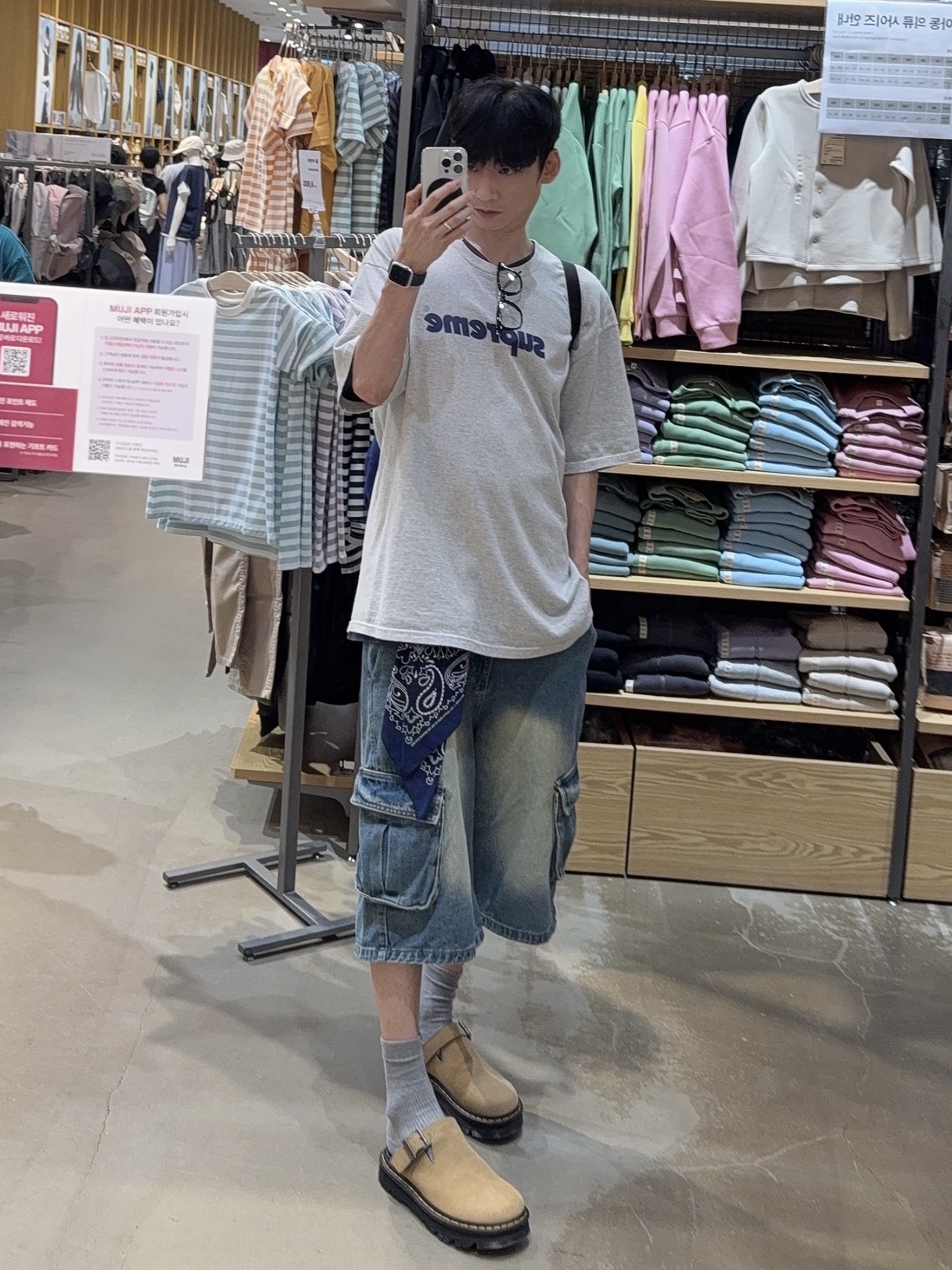 Dr. Martens Zebzag Suede Slingback Platform Mule Savannah Tan, Supreme Hav-A-Hank Bandanas Multicolor (Set of 3) - 24SS 착용 스타일 - 10
