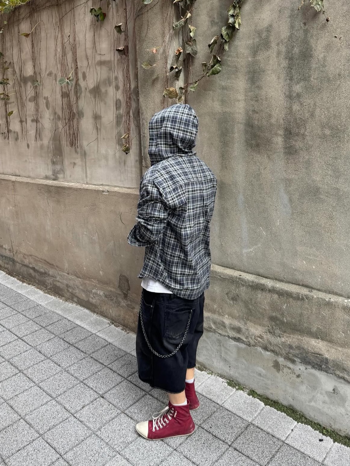 Balenciaga Paris Ultra Flat High Top Sneakers Red 착용 스타일