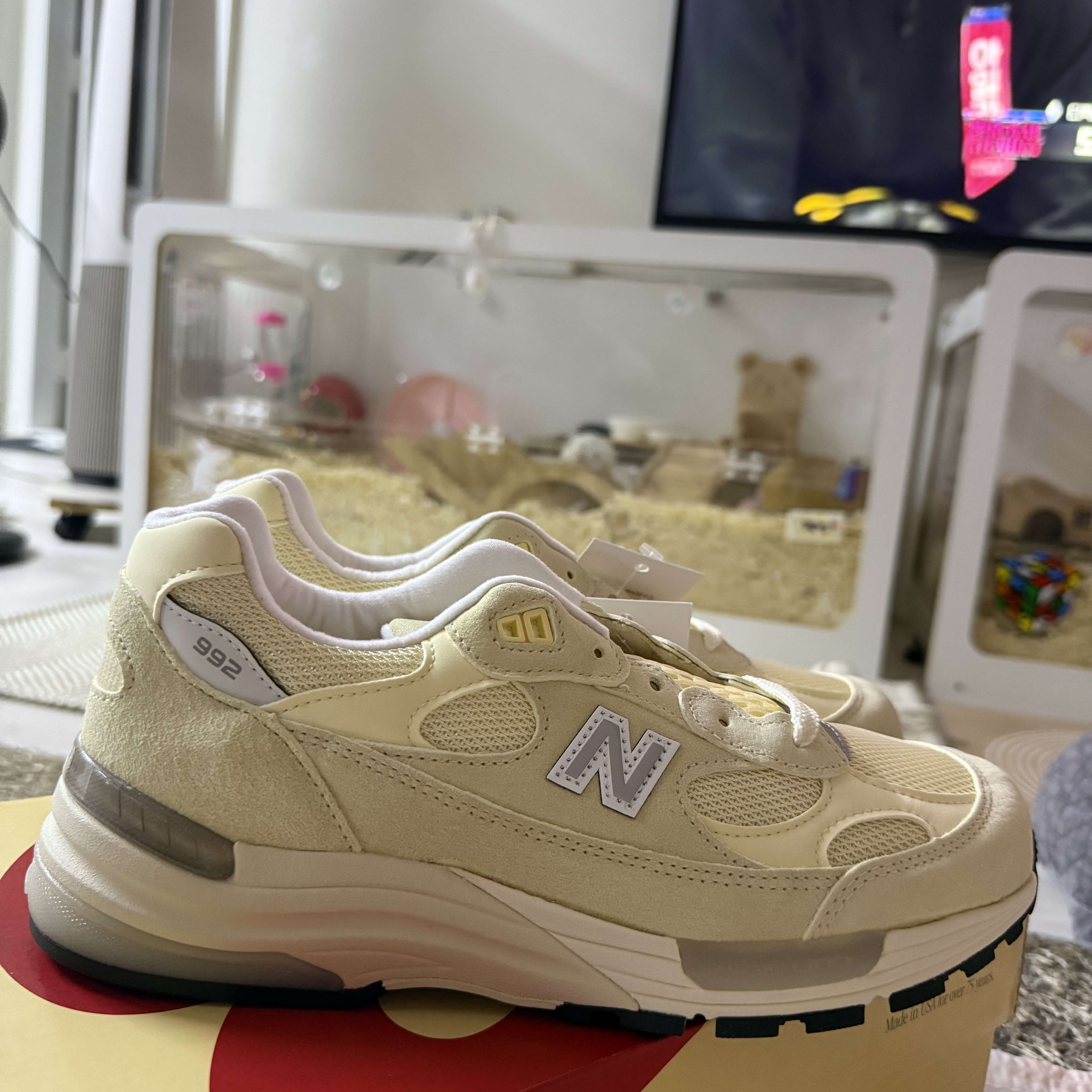 New Balance 992 Made in USA Moonrock Mushroom 착용 스타일