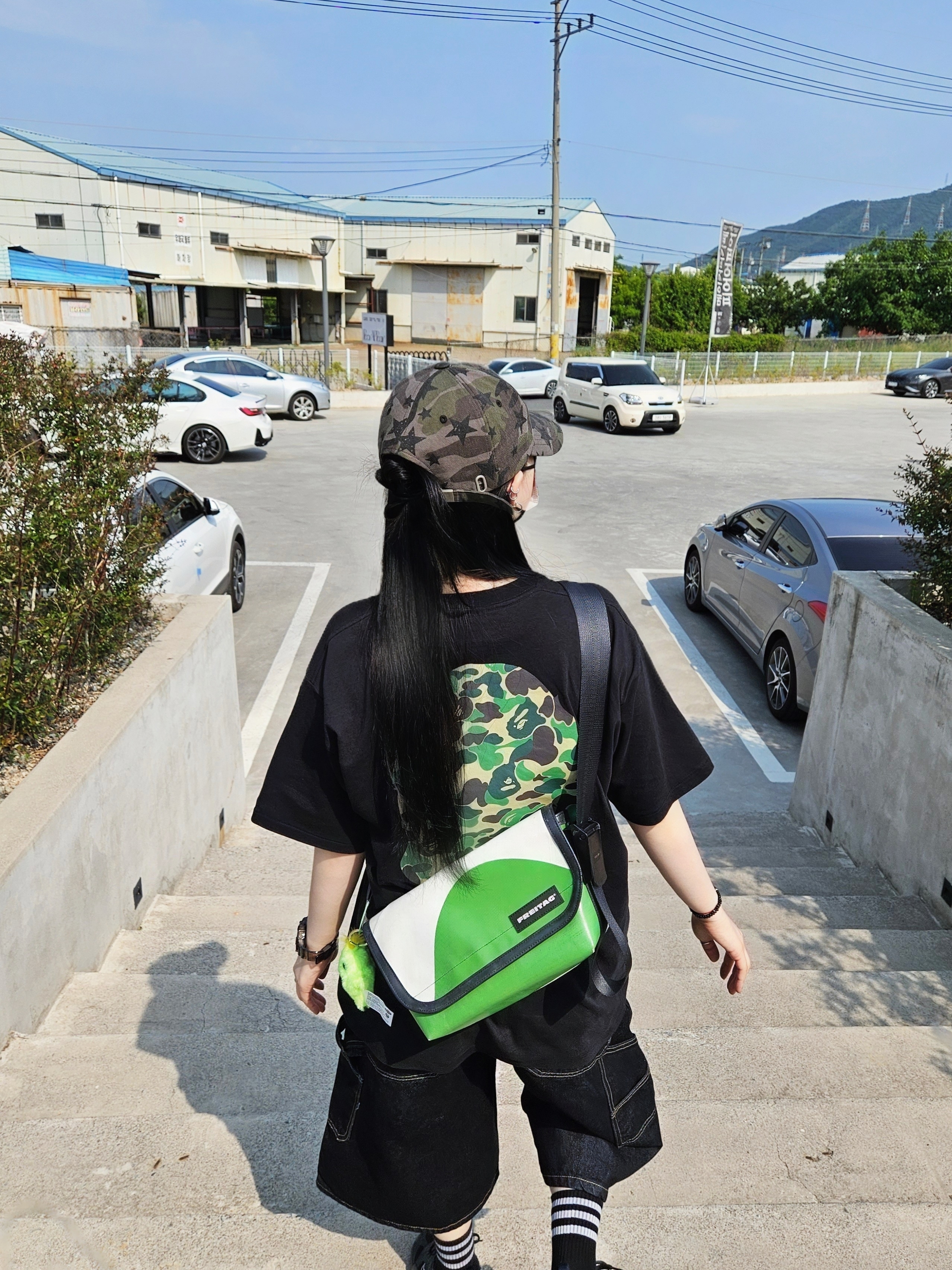 BAPE ABC Camo Big Ape Head T-Shirt Black Green, (W) Nike Tech Hera Anthracite Light Smoke Grey 착용 스타일 - 4