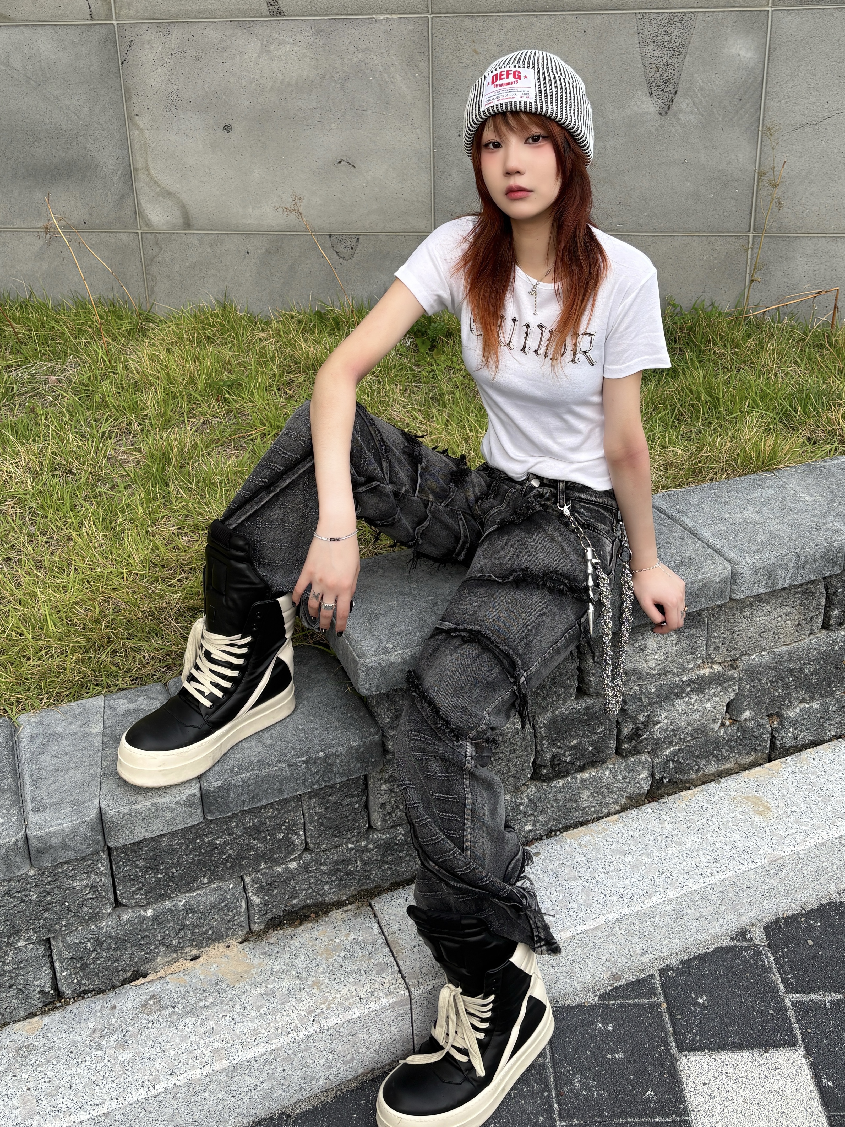 DEFGARMENTS Label Point Rib Beanie White, Rick Owens Mega Bumper Geobasket Black Milk 착용 스타일 - 1