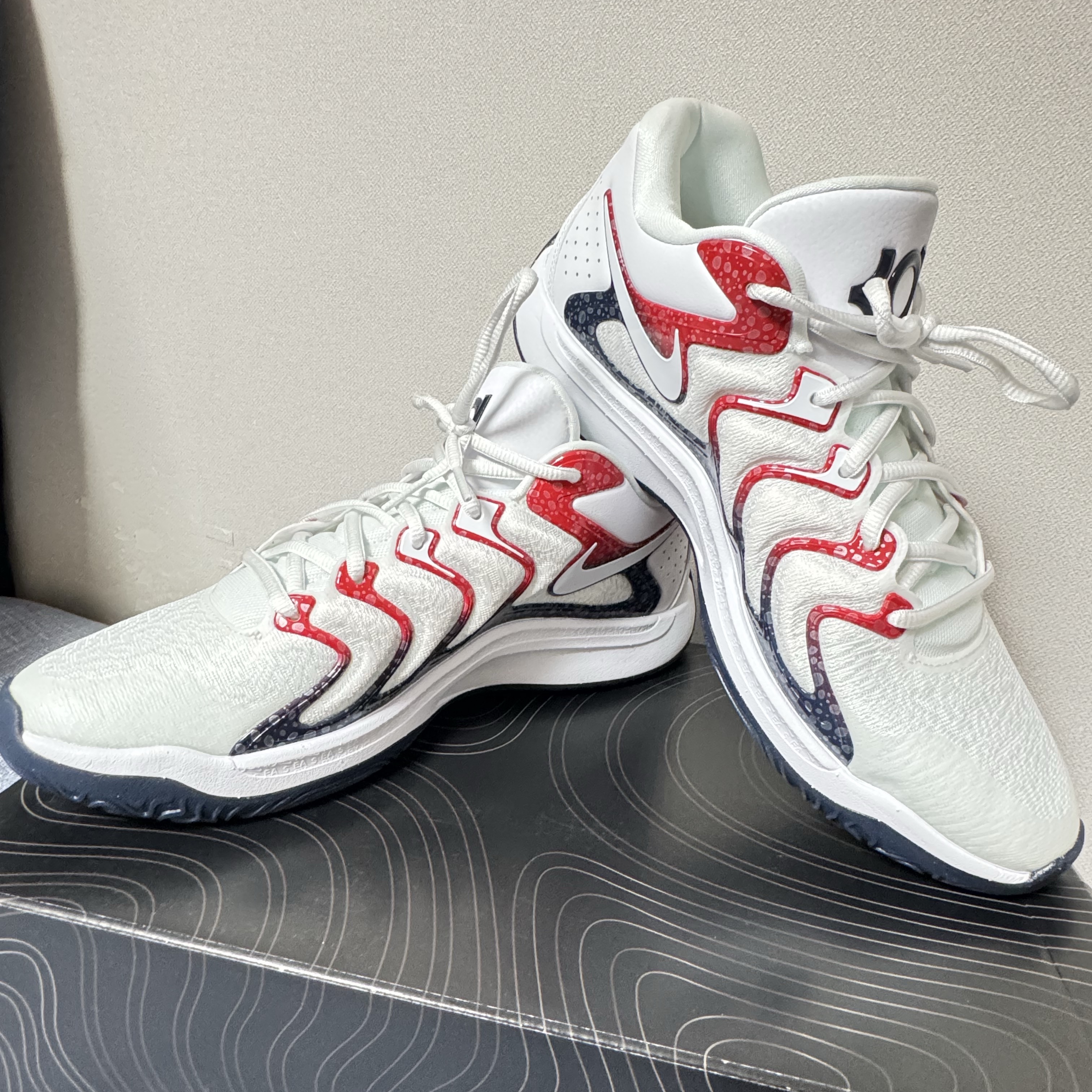 Nike KD 17 NPG White University Red 착용 스타일 - 1