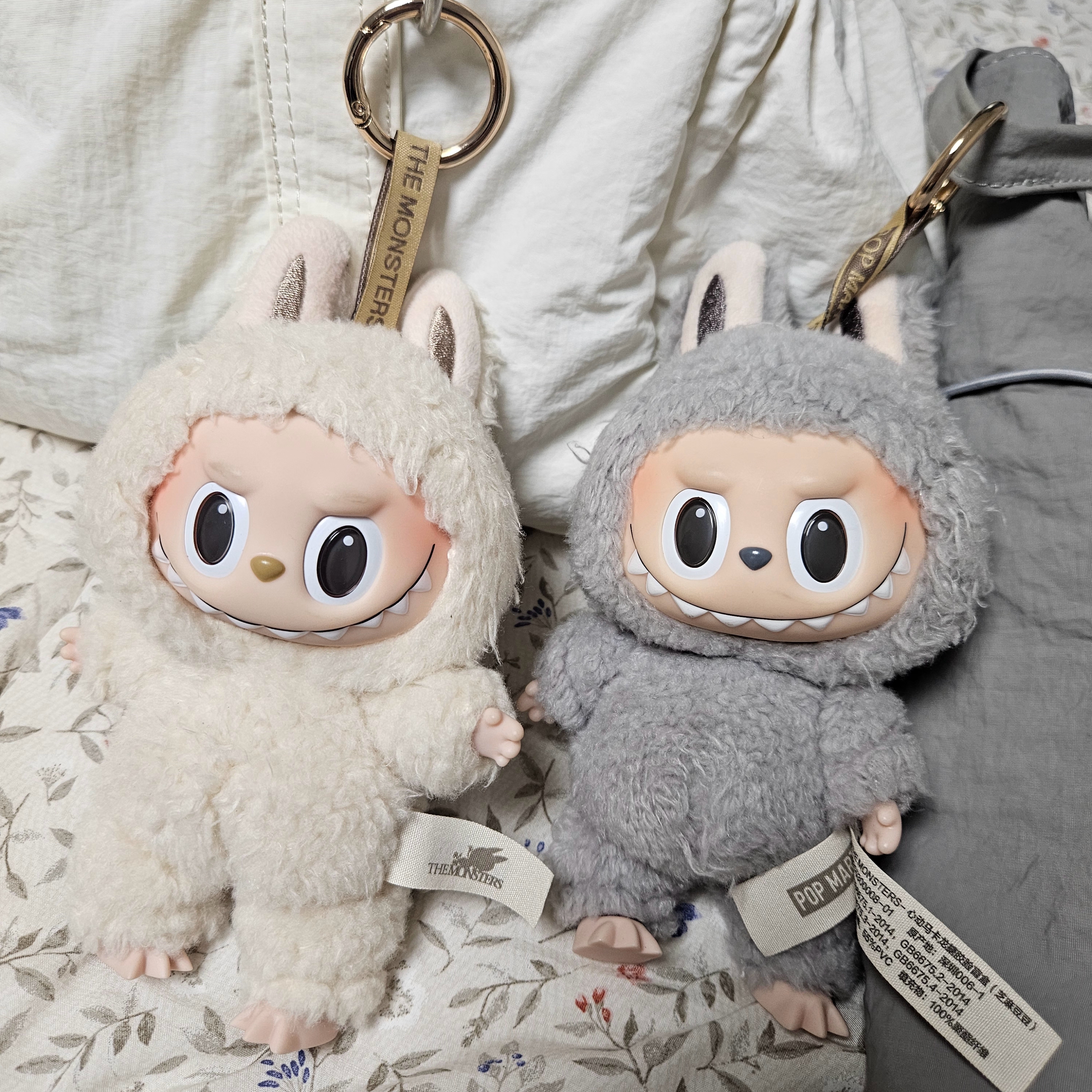 Pop Mart The Monsters Labubu Tasty Macarons Series Sealed Case (6 Blind Boxes), Starbucks x Lacoste Multiple Bag Ivory 착용 스타일 - 1