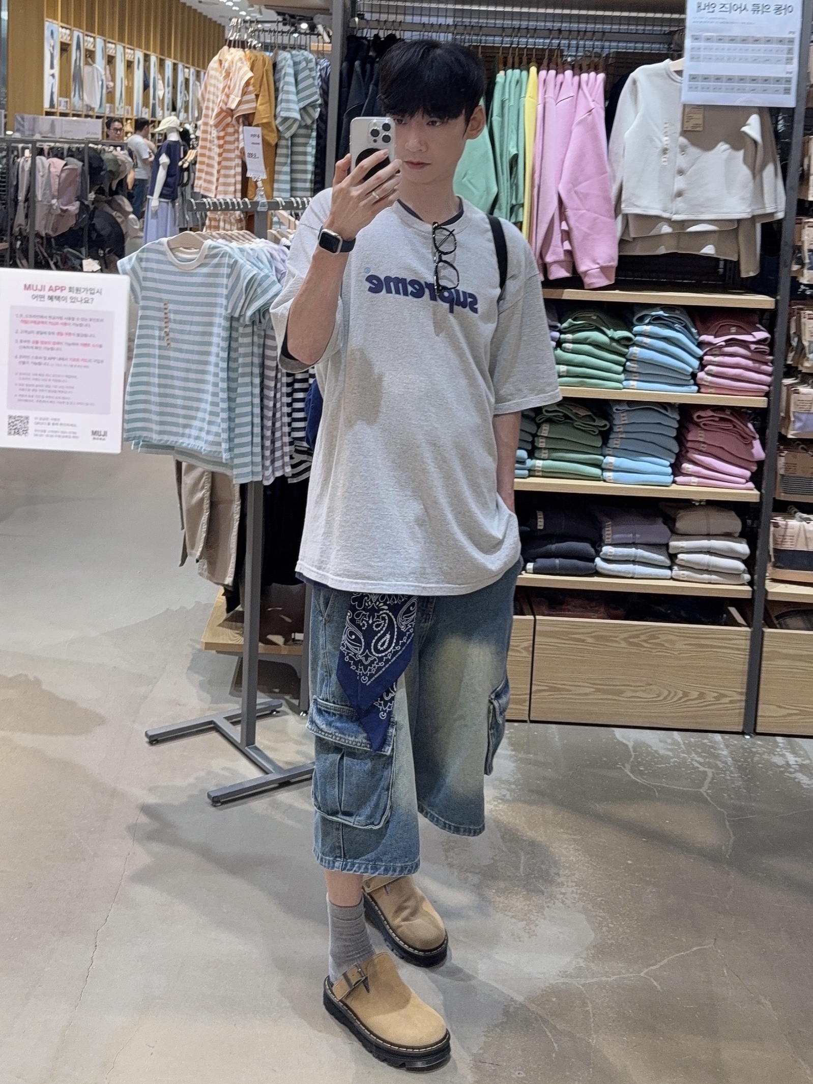 Dr. Martens Zebzag Suede Slingback Platform Mule Savannah Tan, Supreme Hav-A-Hank Bandanas Multicolor (Set of 3) - 24SS 착용 스타일 - 5
