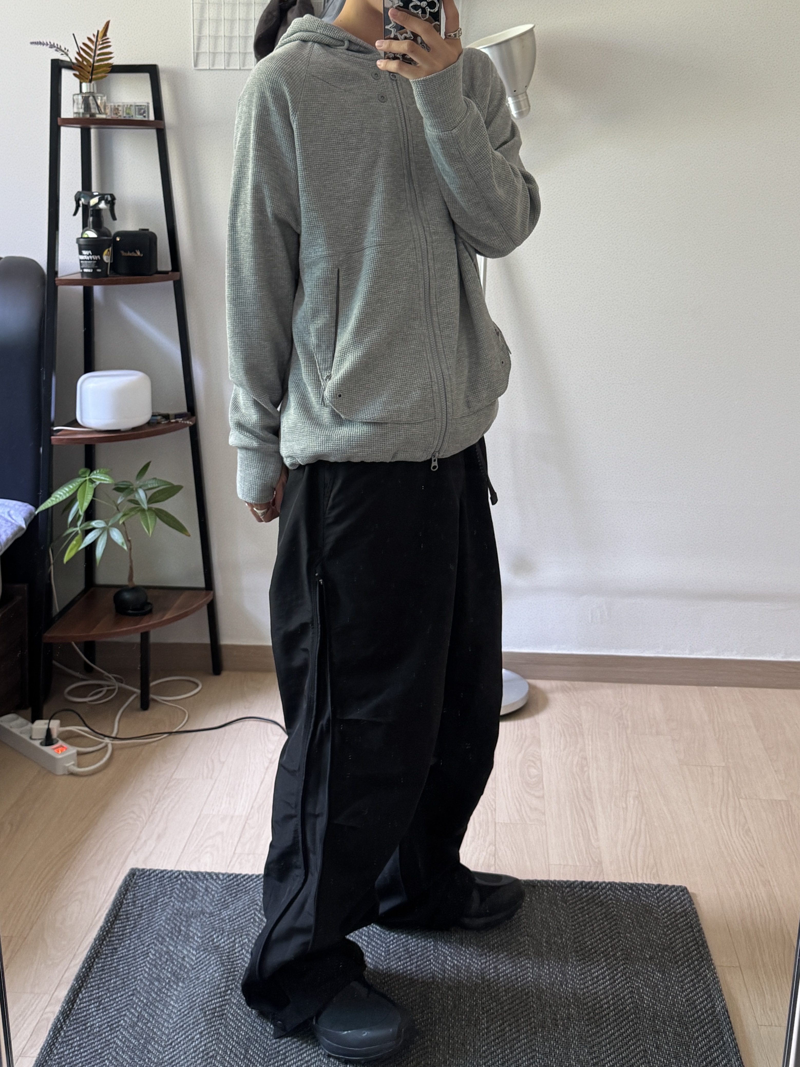 Sansan Gear Circuit Zip-Up Hoodie Melange Grey, On Running x Post Archive Faction (Paf) Cloudventure Peak All Black 착용 스타일 - 1