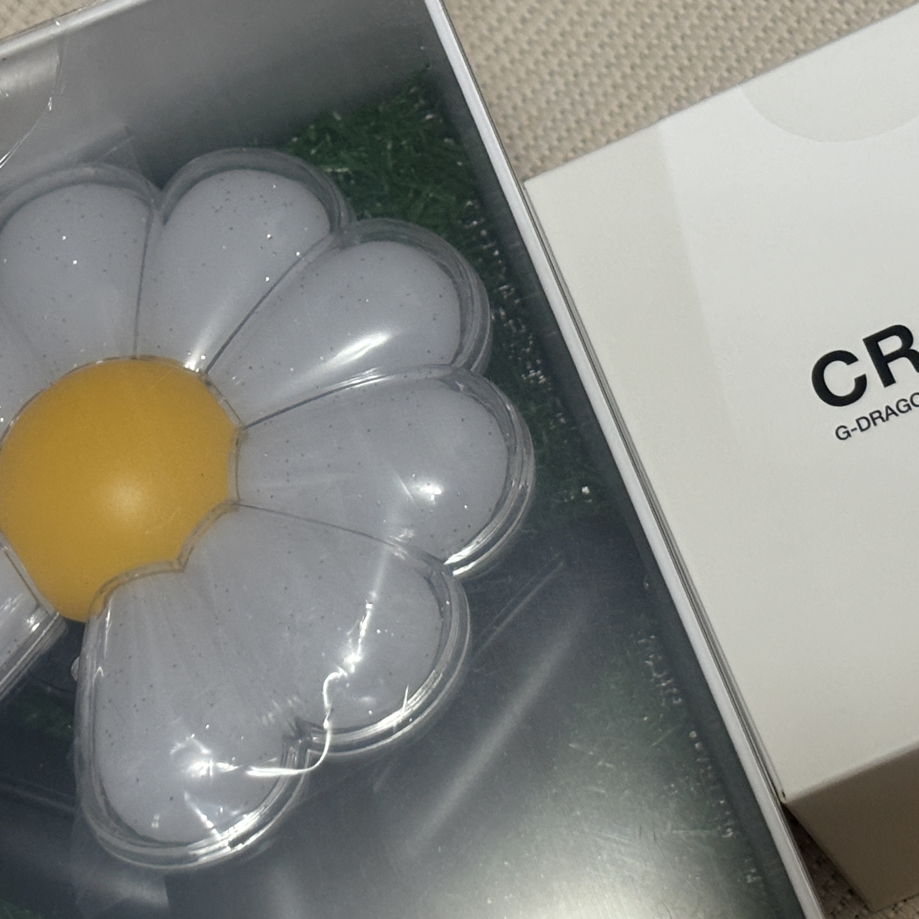 G-DRAGON Ubermensch Official Light Stick Cradle, G-DRAGON Ubermensch Official Light Stick 착용 스타일