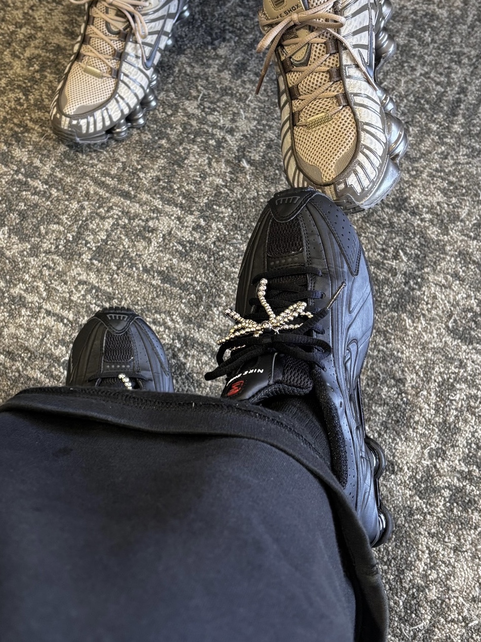 (W) Nike Shox R4 Black 착용 스타일