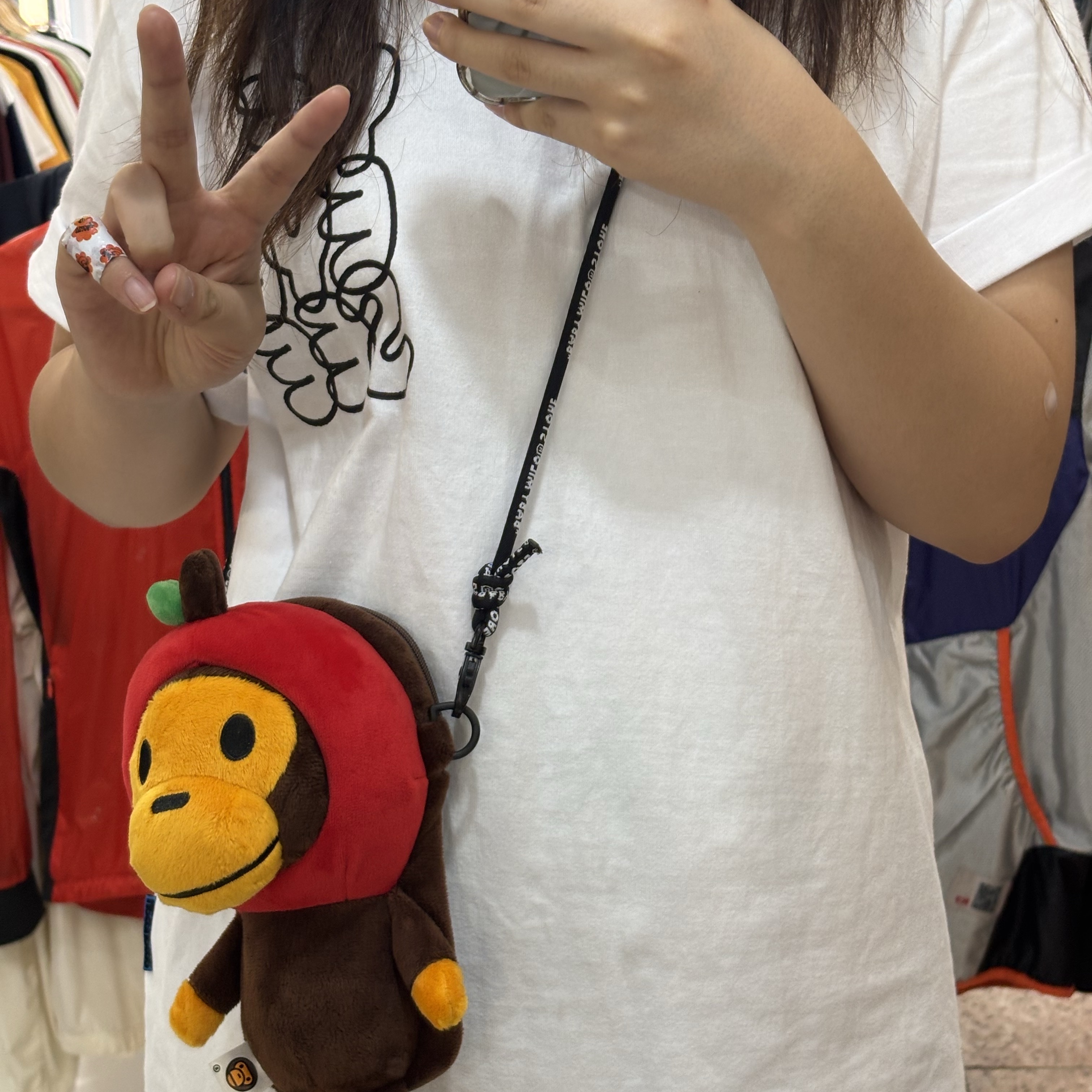 BAPE Baby Milo Plush Mobile Bag Red 착용 스타일