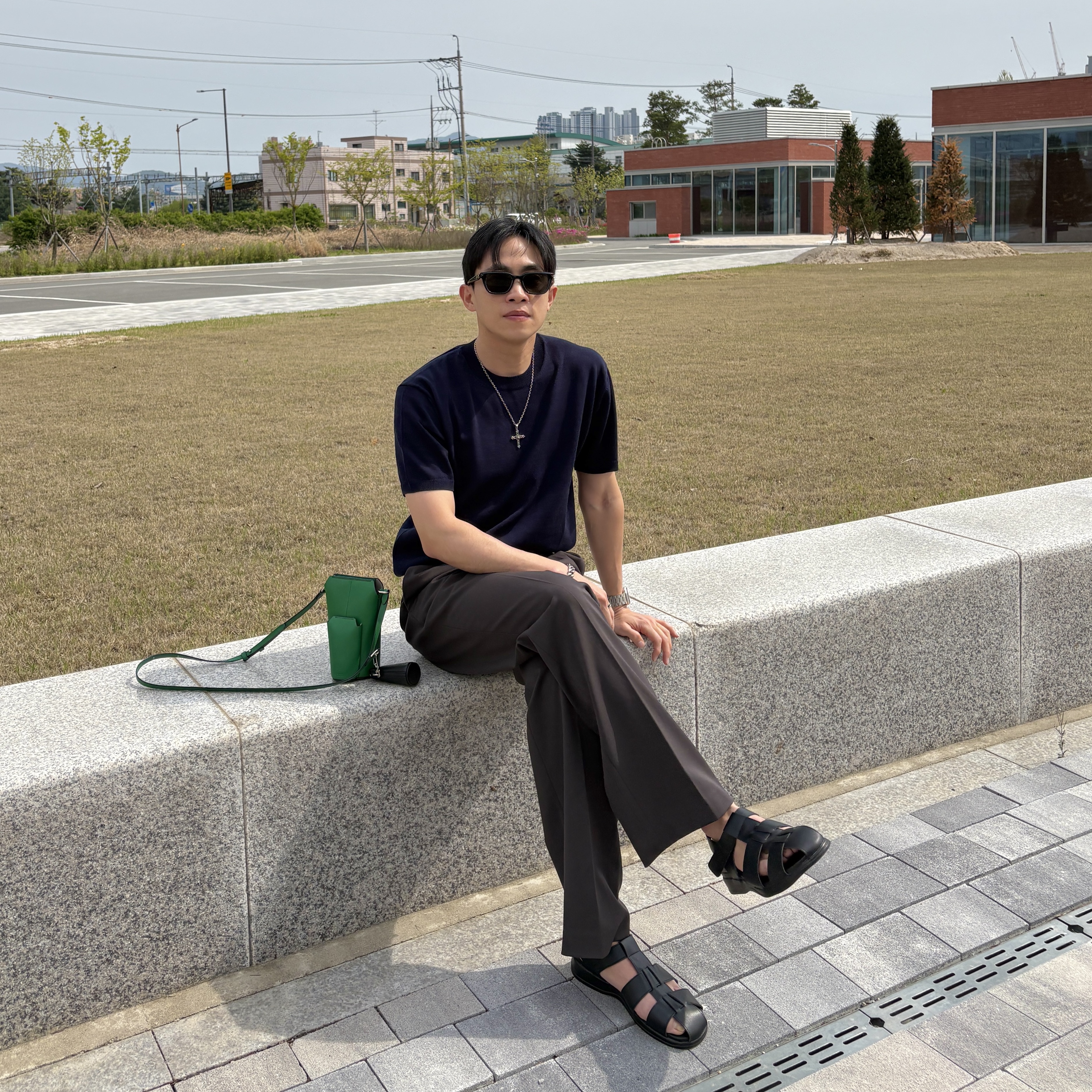 Gentle Monster Hovo 01 Black 착용 스타일 - 3