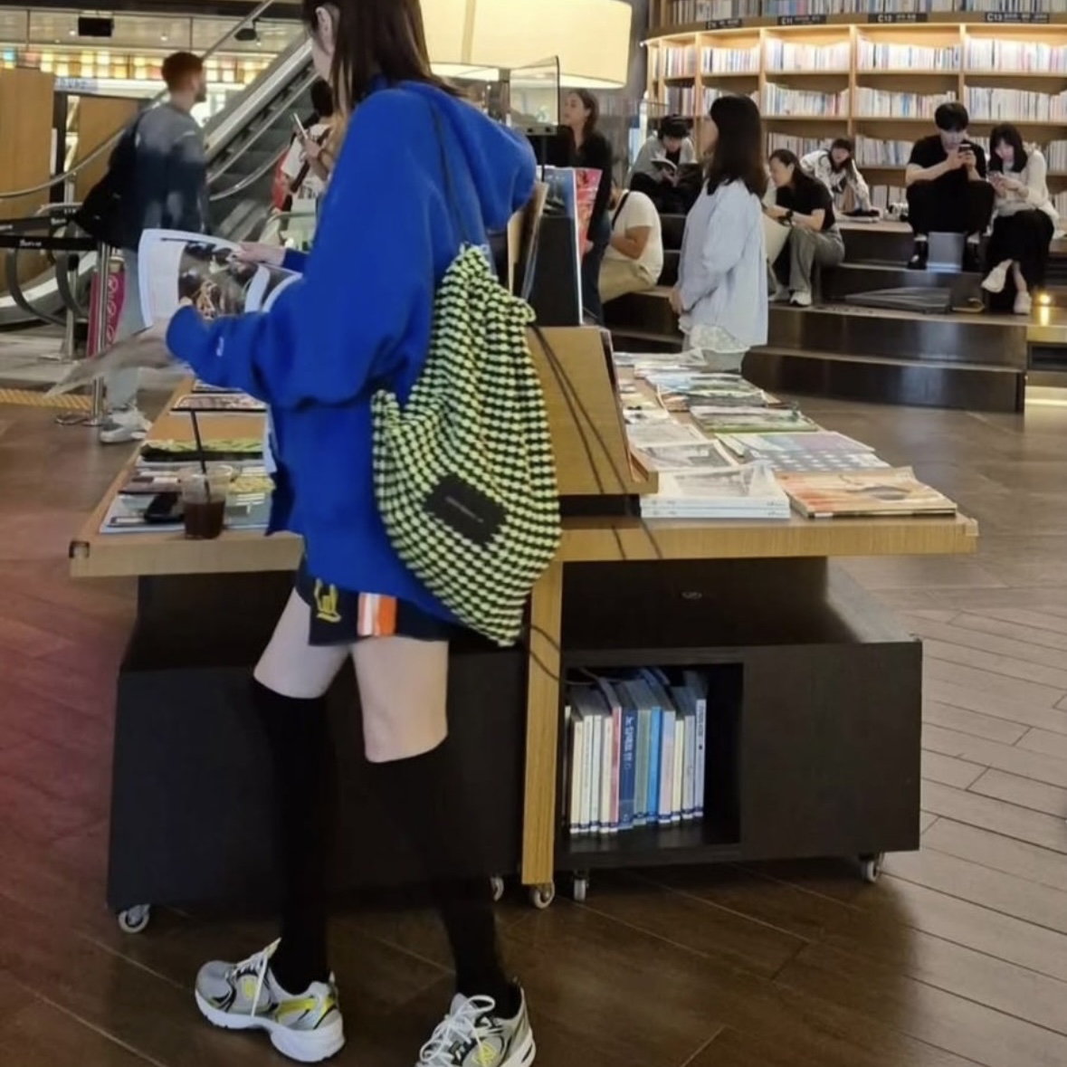 Adidas x Wales Bonner Crochet Bag Semi Frozen Yellow 착용 스타일 - 2