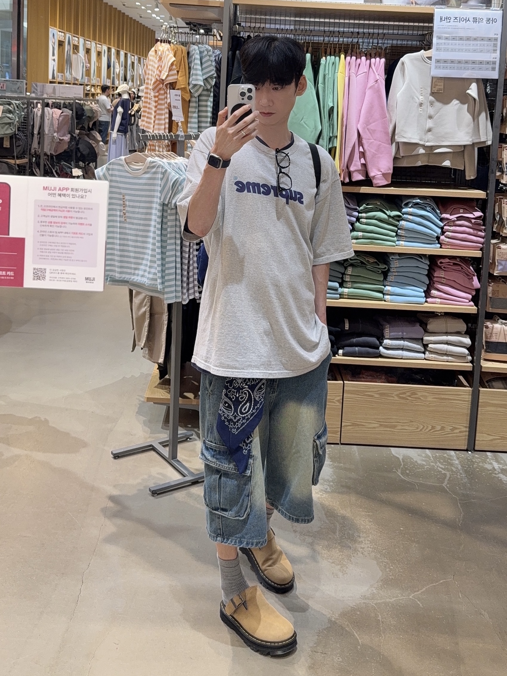 Dr. Martens Zebzag Suede Slingback Platform Mule Savannah Tan, Supreme Hav-A-Hank Bandanas Multicolor (Set of 3) - 24SS 착용 스타일 - 4