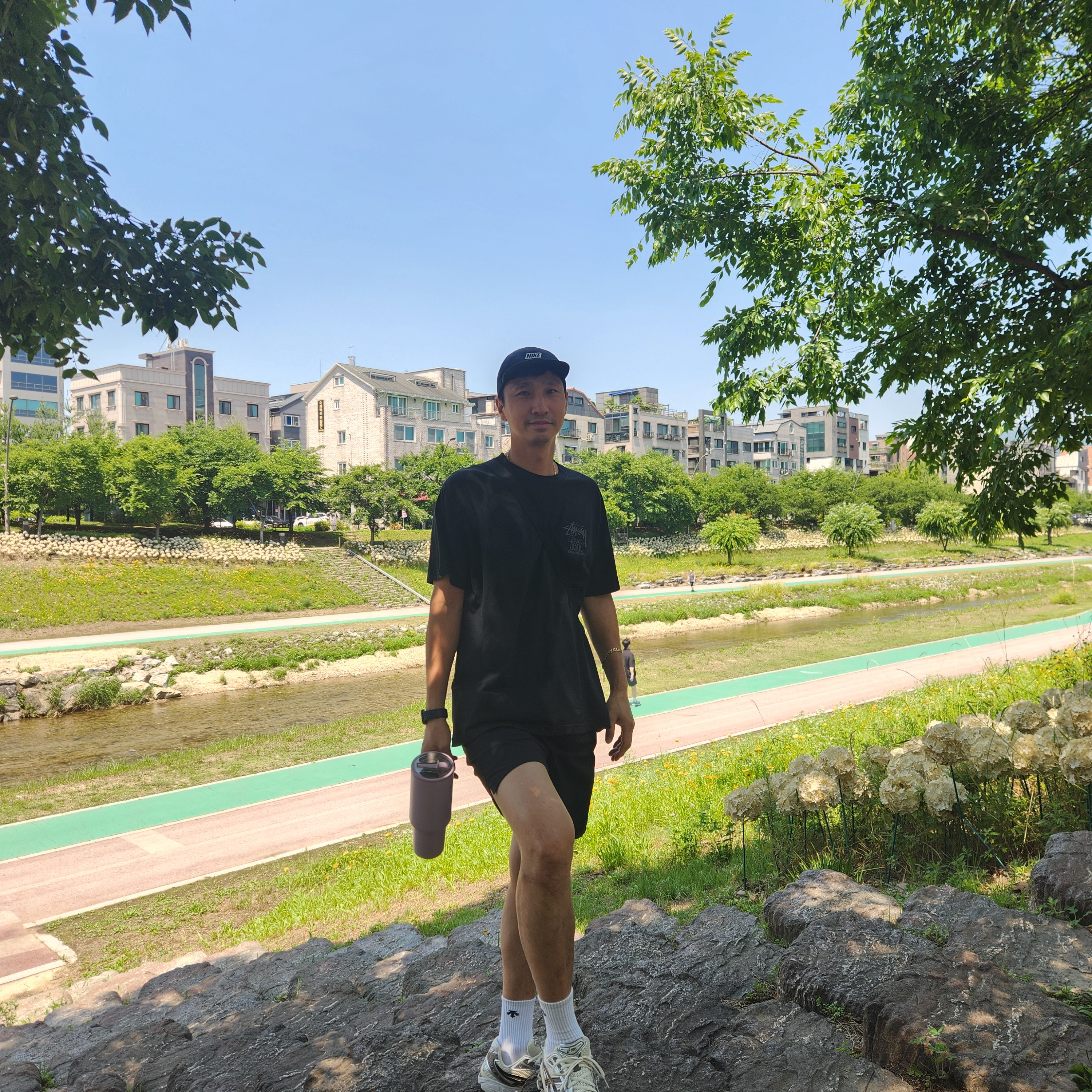Stussy Pigment Dyed Classic Gear T-Shirt Black 착용 스타일 - 3