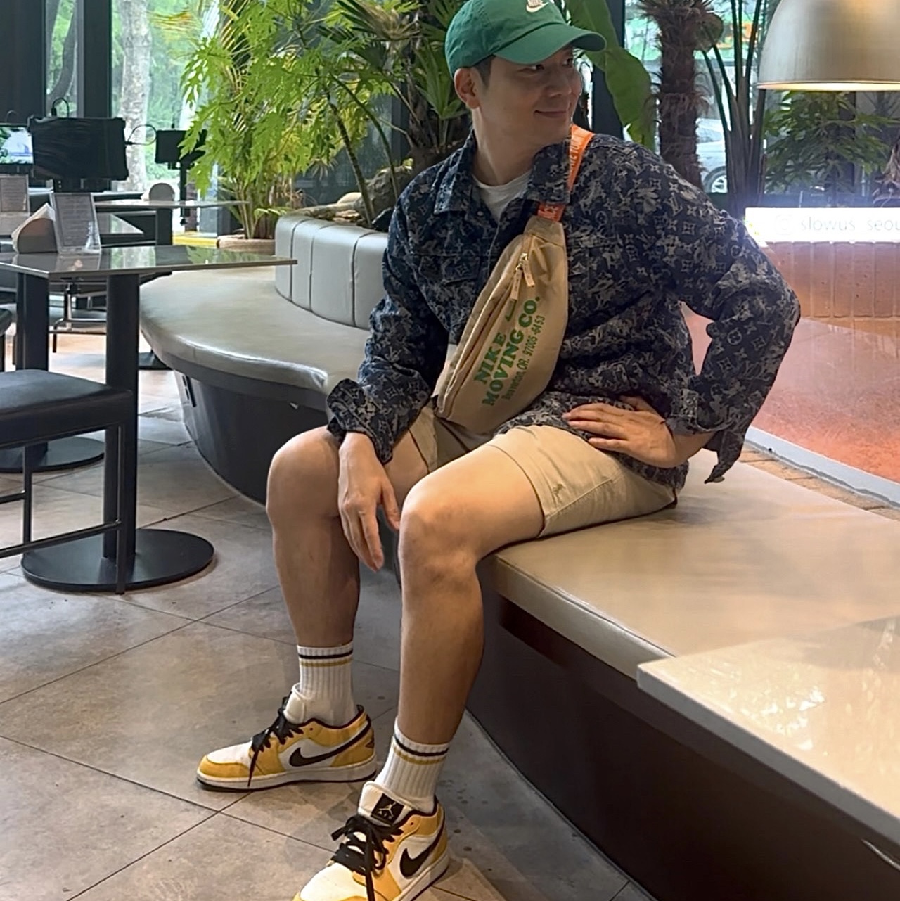 (W) Jordan 1 Low SE Laser Orange, Nike Heritage 86 Futura Washed Cap Gorge Green 착용 스타일