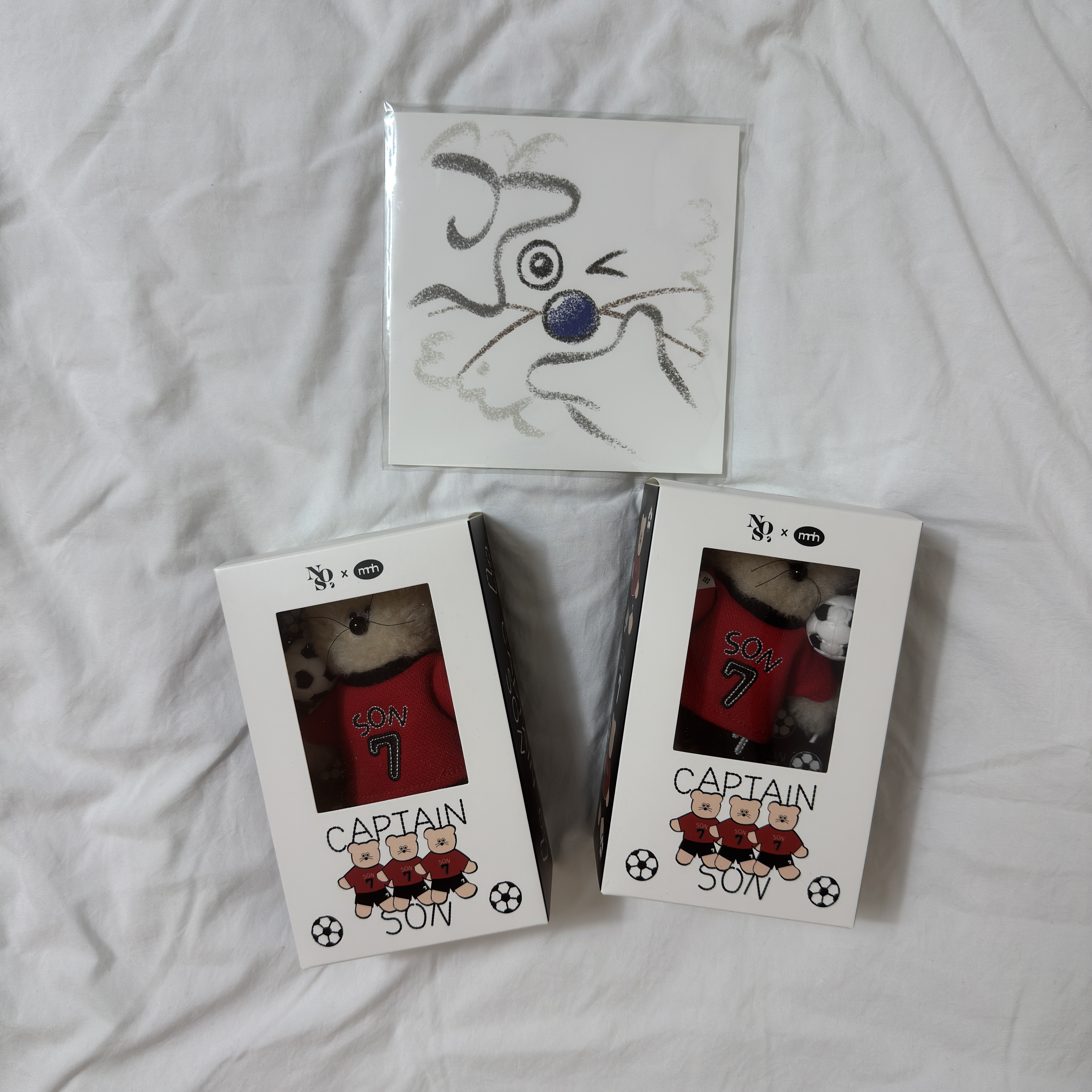 Monamhee x NOS7 Captain SON.hee Keyring Red 착용 스타일 - 4
