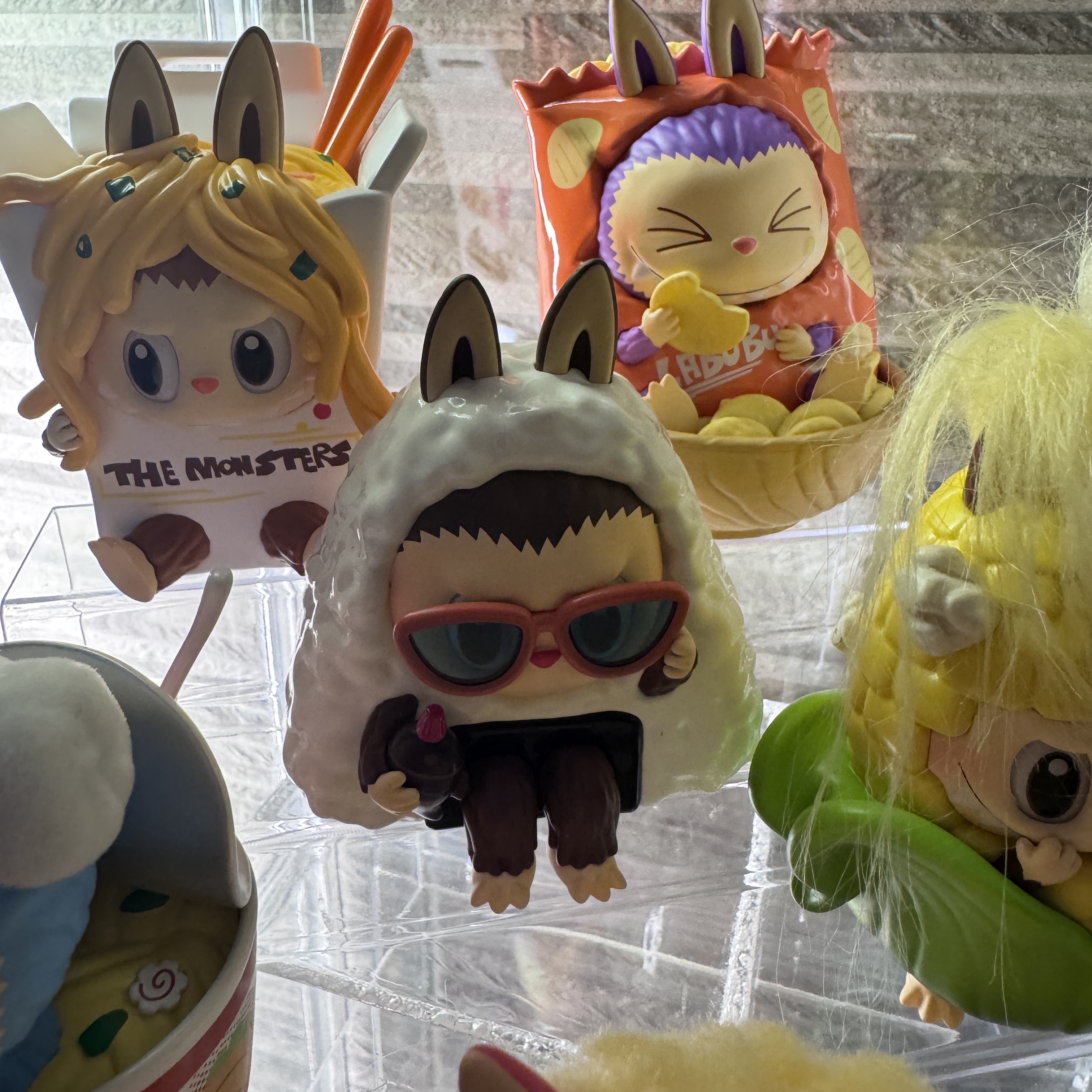 Pop Mart Labubu The Monsters Wacky Mart Series Figures Onigiri (Opened Case) 착용 스타일