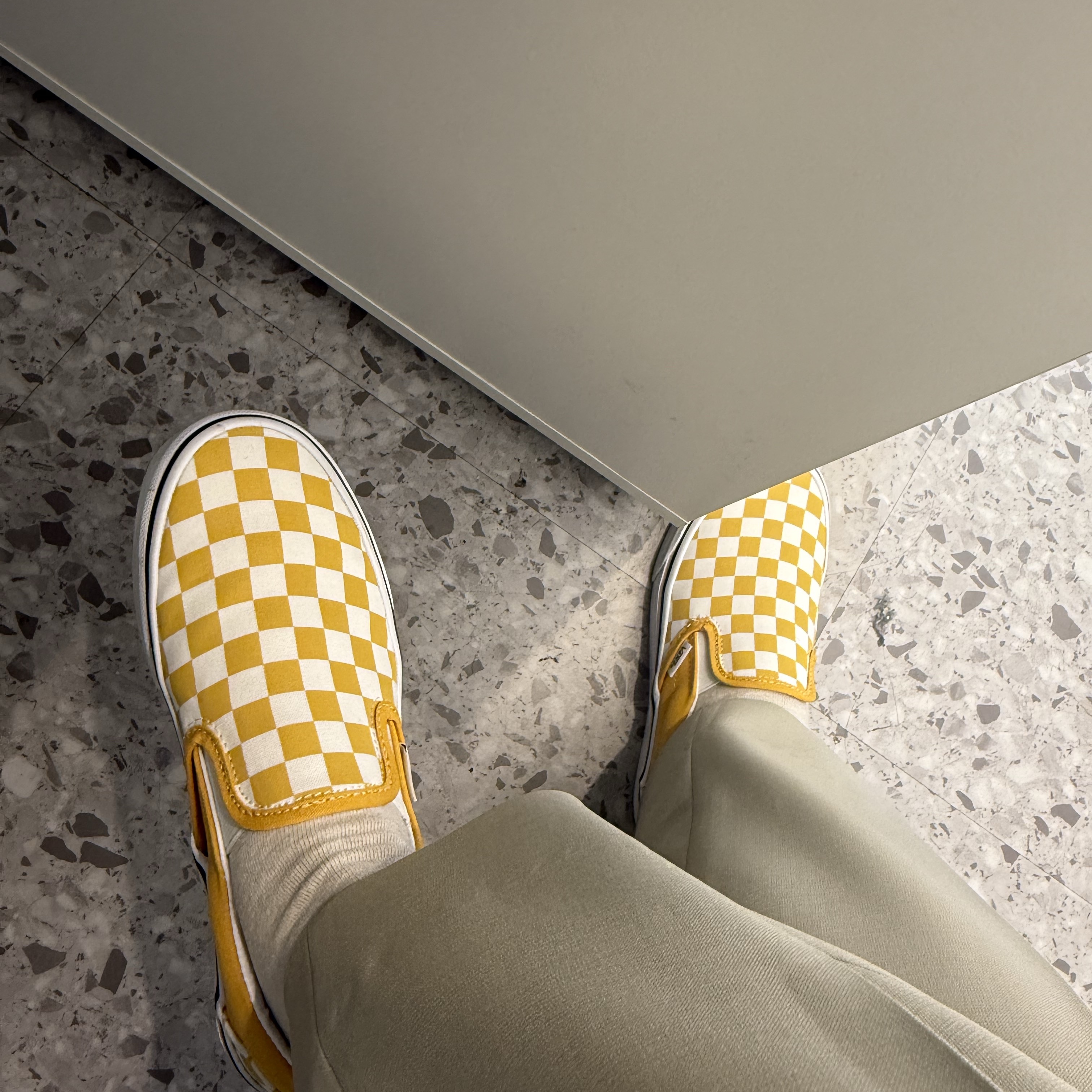 Vans Classic Slip-On Color Theory Checkerboard Golden Glow 착용 스타일