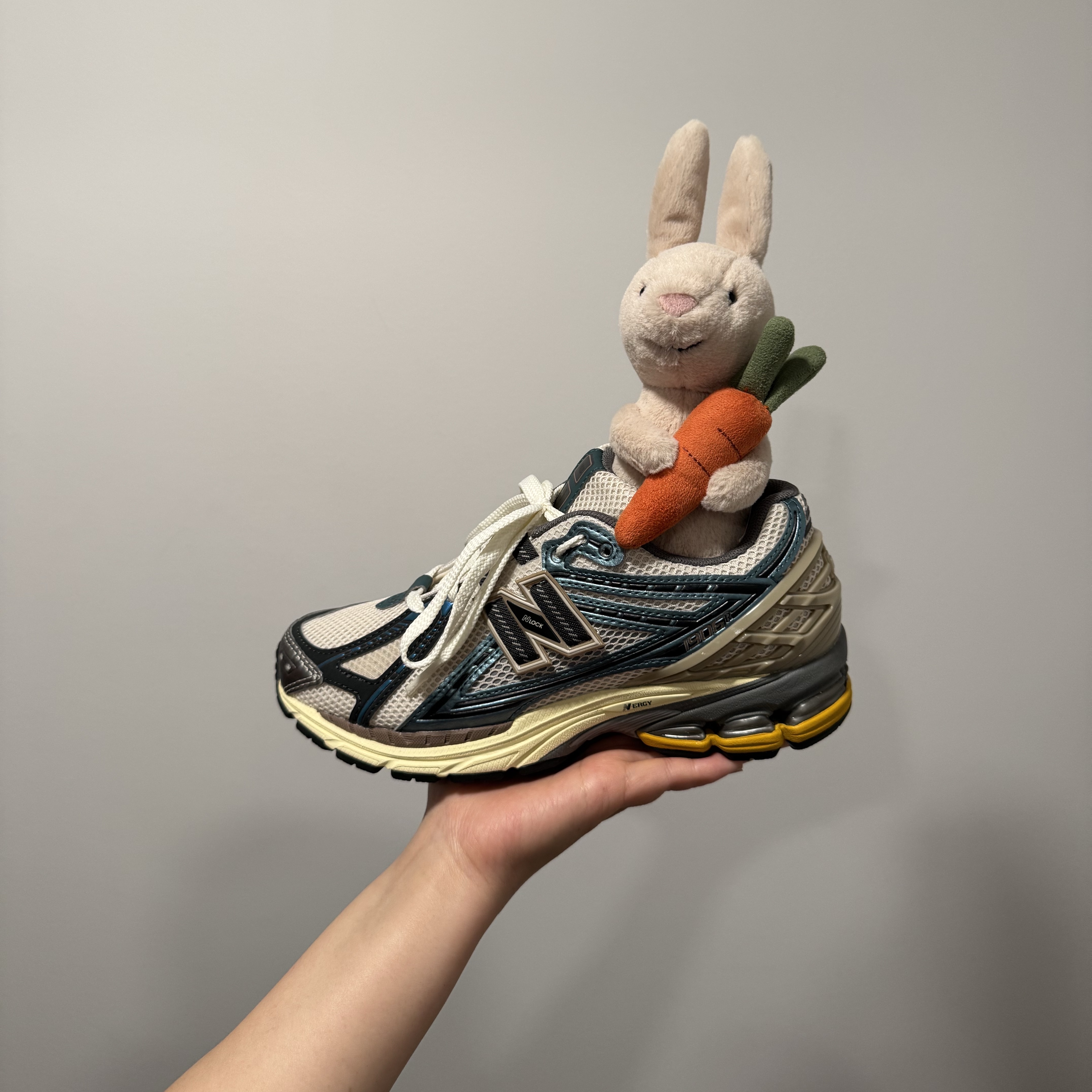 New Balance 1906R Metallic Teal 착용 스타일