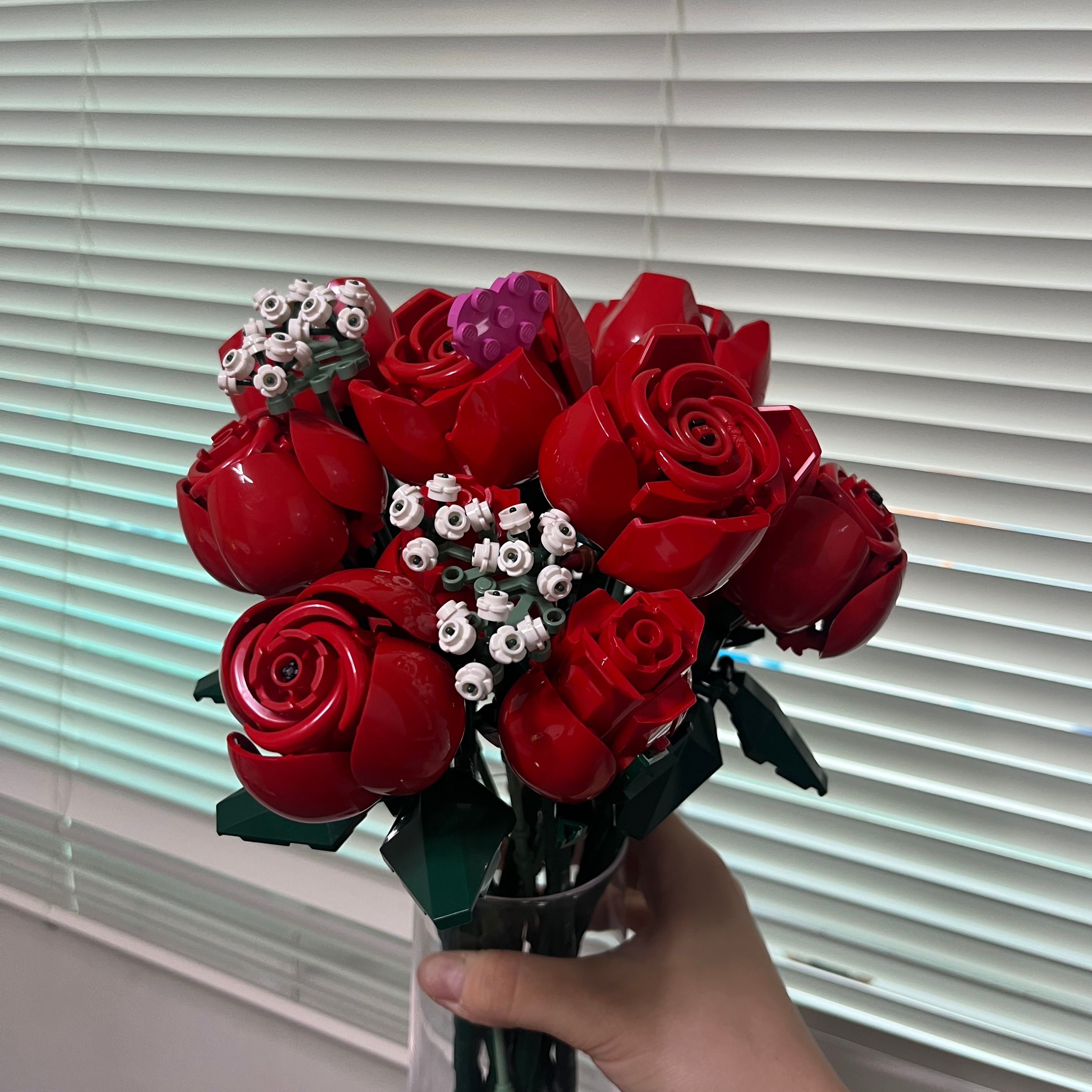 Lego Bouquet of Roses 착용 스타일