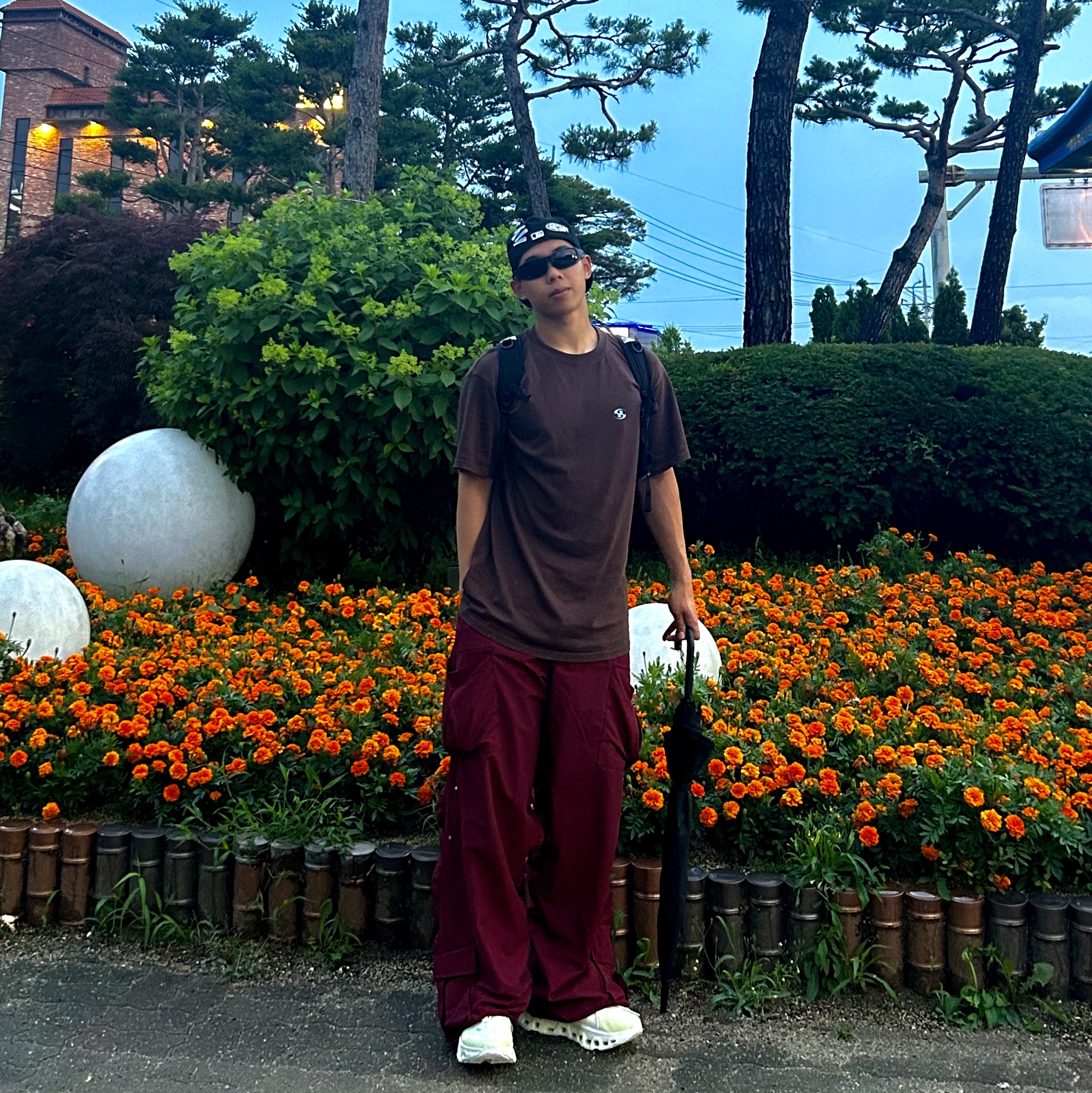 Nos Couleurs Pupa Shirring Cargo Pants Burgundy, On Running x Post Archive Faction (Paf) Cloudmonster 2 Seedling White 착용 스타일