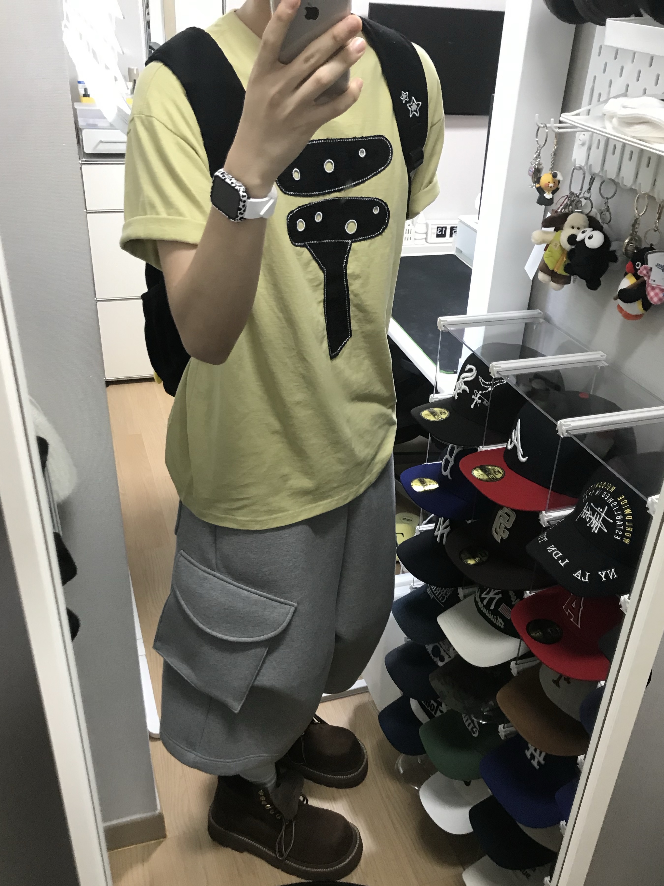 MJD x AAO Wide Cargo Bermuda Pants Grey, Human Made Animal Ring Tiger Yellow 착용 스타일 - 1